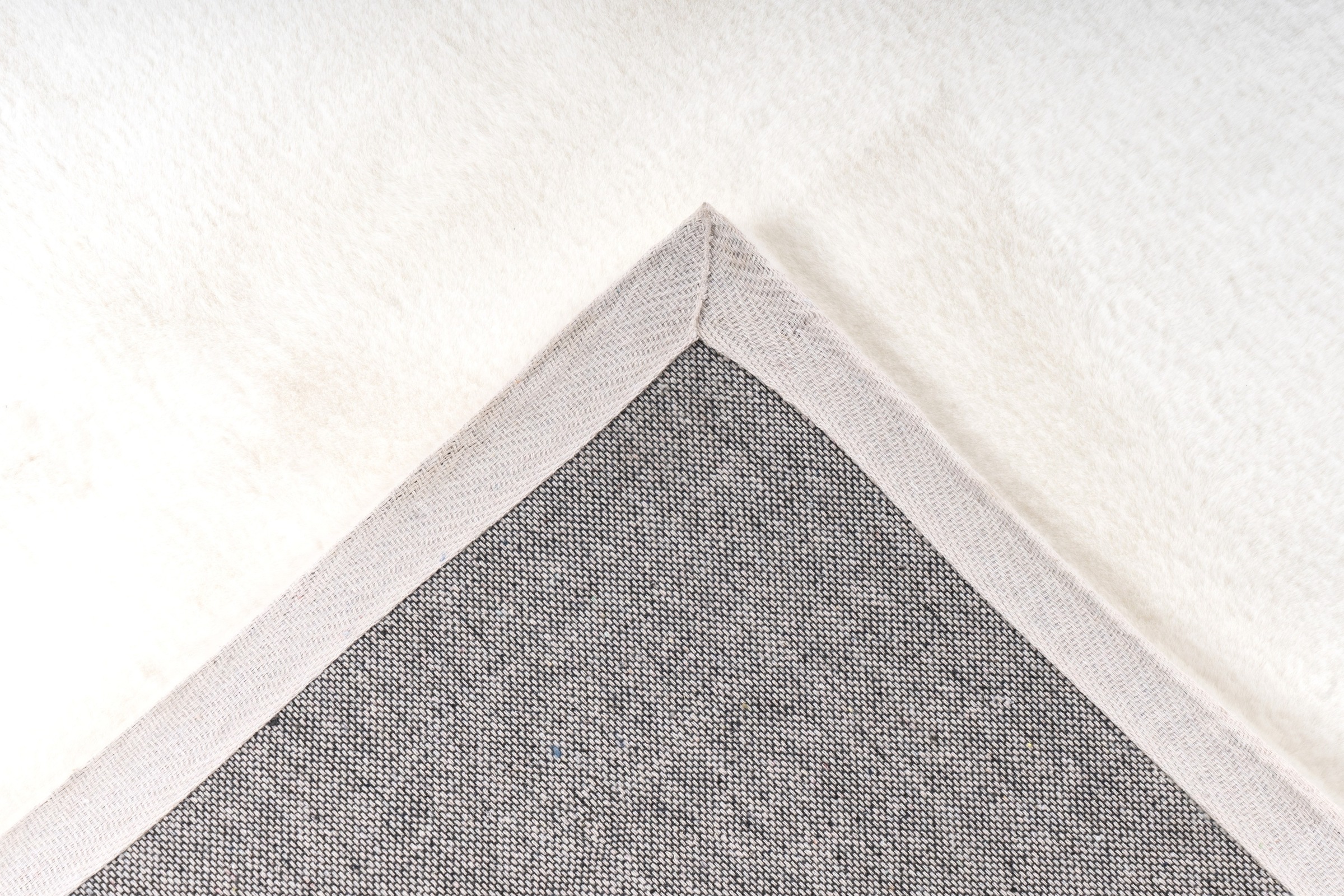 Kayoom Tapis »Cross 425« Rectangulaire 21 mm Höhe poils courts denses et doux, nombreuses couleurs, salon