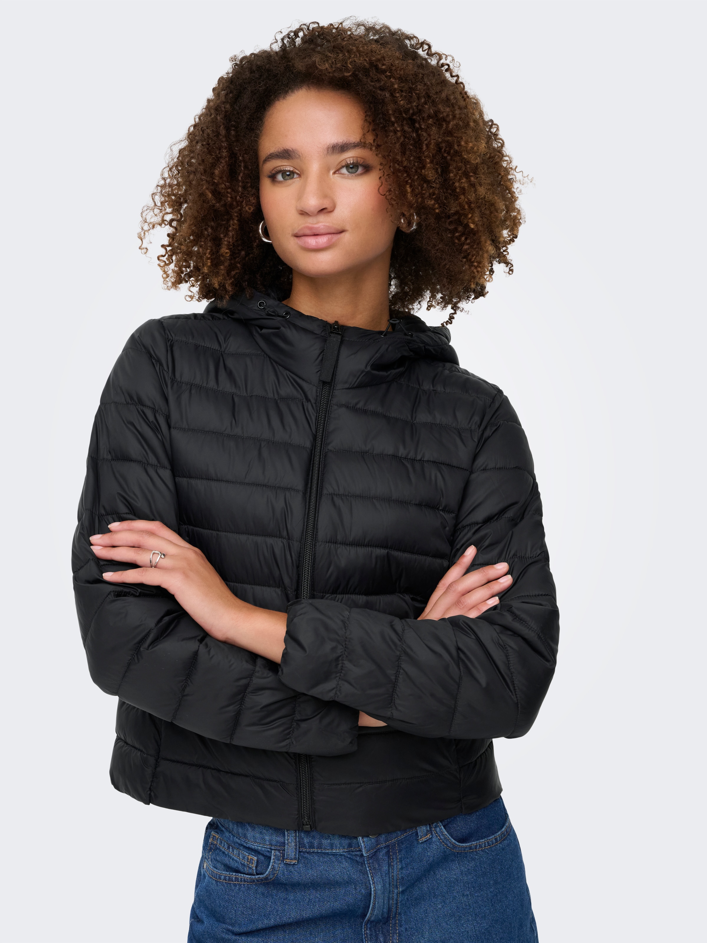 ONLY Steppjacke »ONLTAHIA LW QUILTED HOOD JKT OTW CC OTW« mit Kapuze Kunstfaser