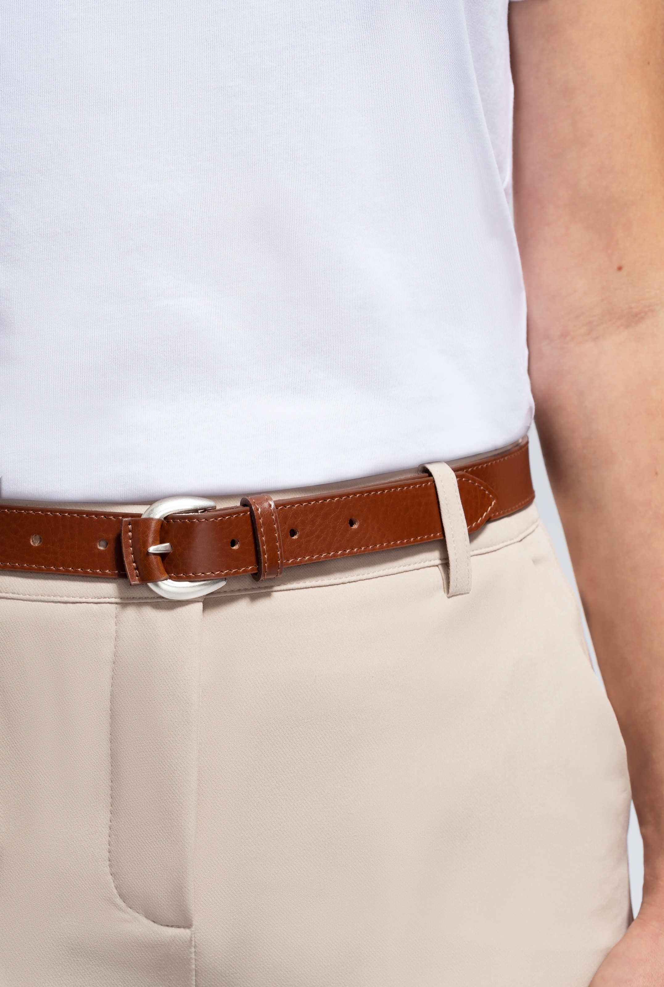 Tamaris Ledergürtel aus Leder teilbezogene Dornschliesse