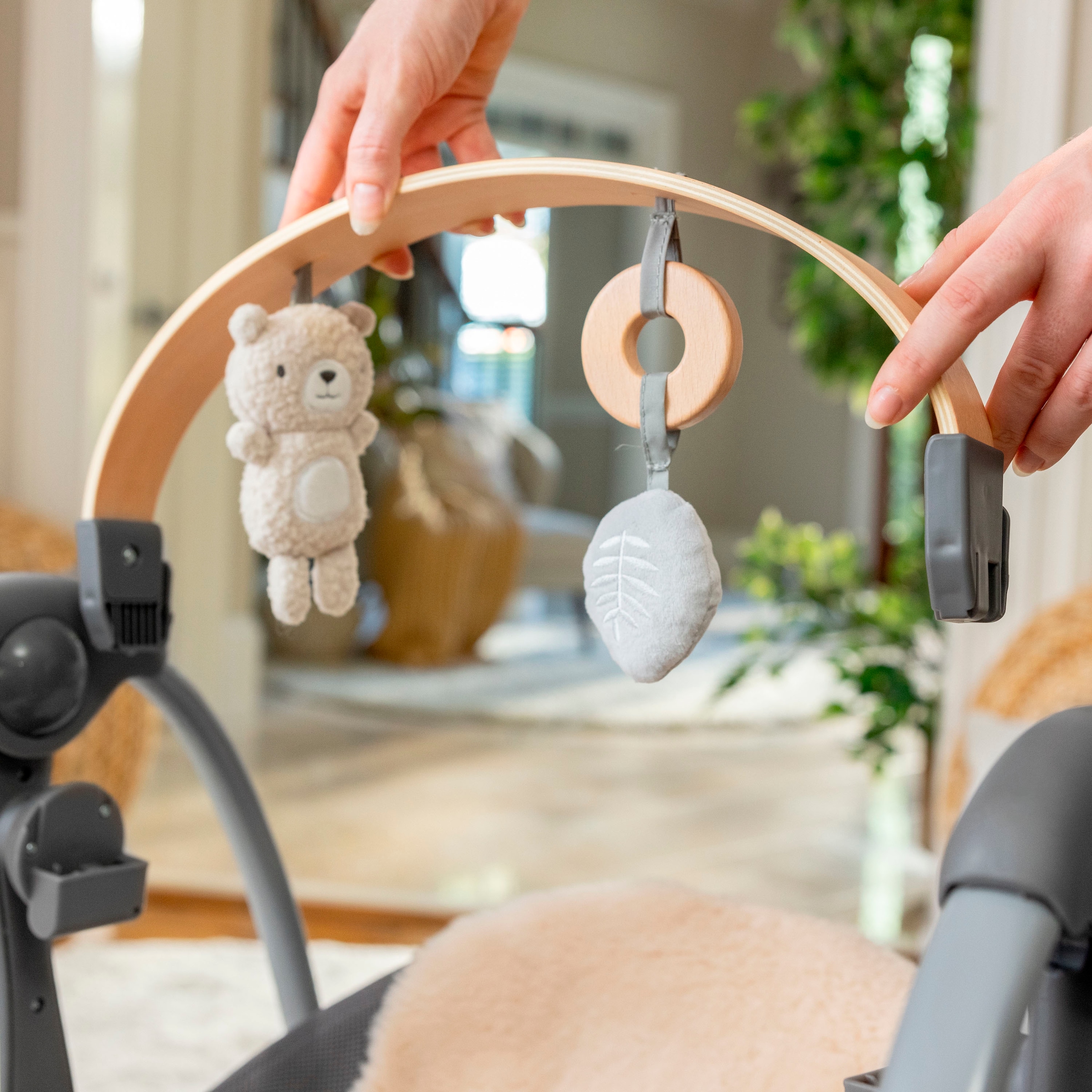 ingenuity Babywippe »Every Season™ Swing 'n Go Portable Swing™ - Wesley™« bis 9 kg mit Musik und Geräuschen