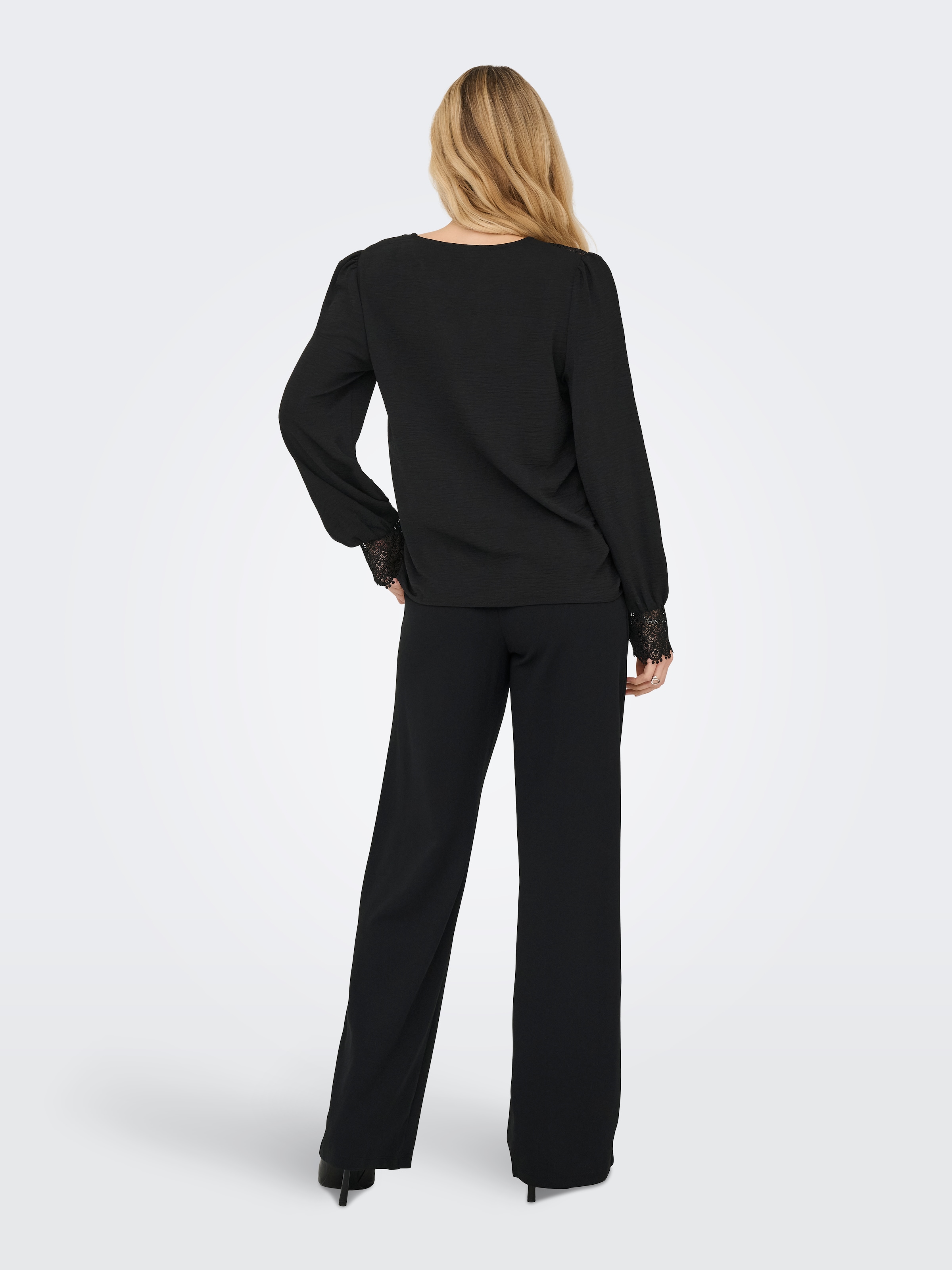 ONLY Langarmbluse »ONLCERENA METTE L/S LACE VNECK TOP WVN« Kunstfaser, regular fit, V-Ausschnitt