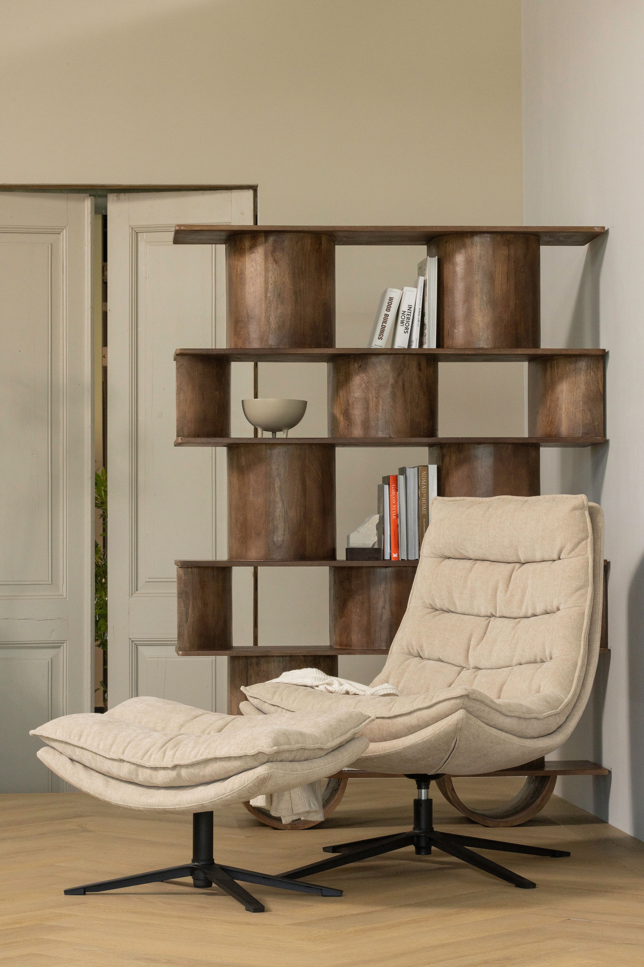 WOOOD Drehsessel »Kube mit Drehmechanismus inkl. Hocker B 74 x T 89 x H 100 cm« Hohe Verschleissfestigkeit, Newt-Chenillebezug, Tragkraft 120 kg
