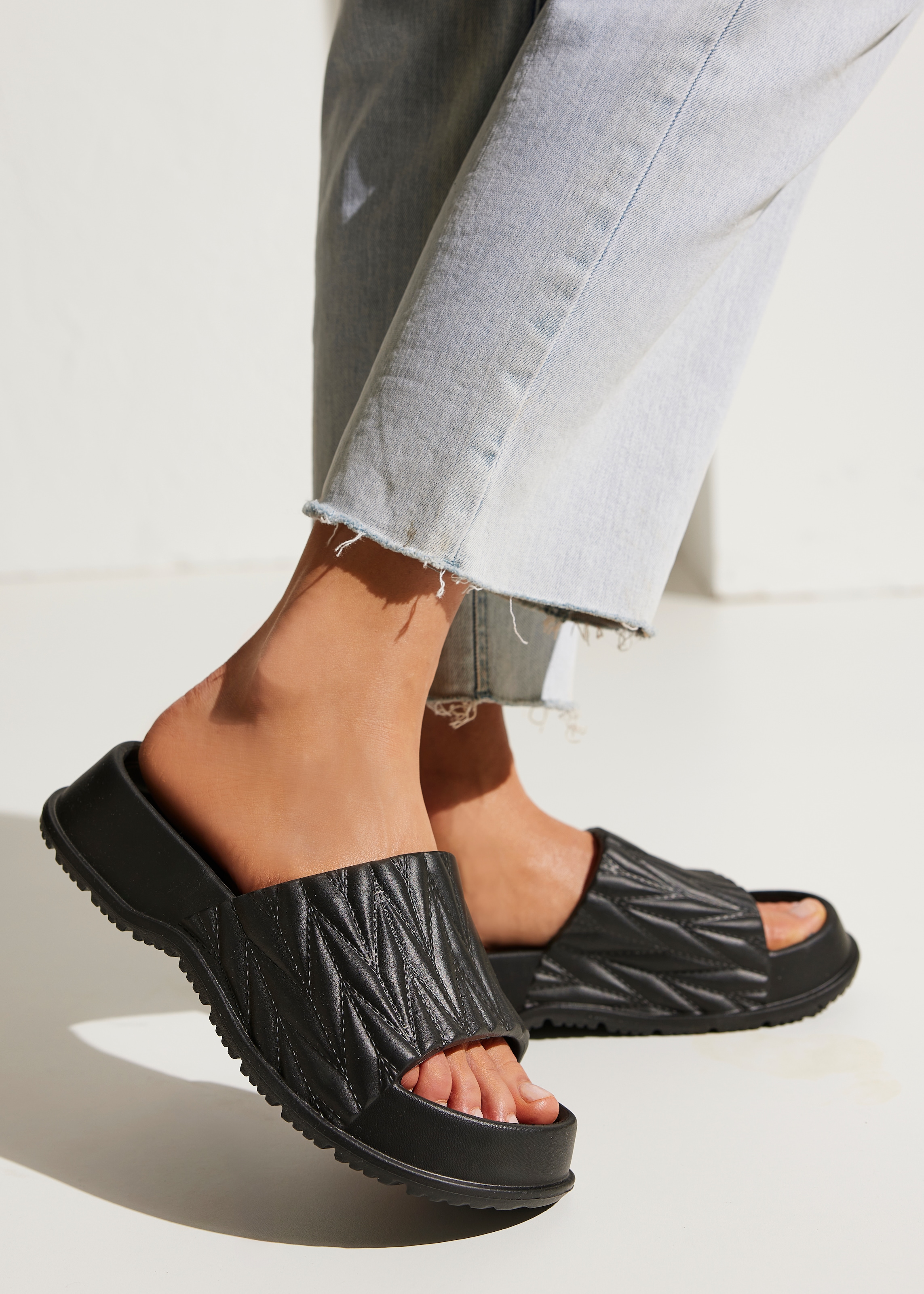 French Connection Pantolette  Badepantolette, Mule, Sandale, offener Schuh, Badeschuh