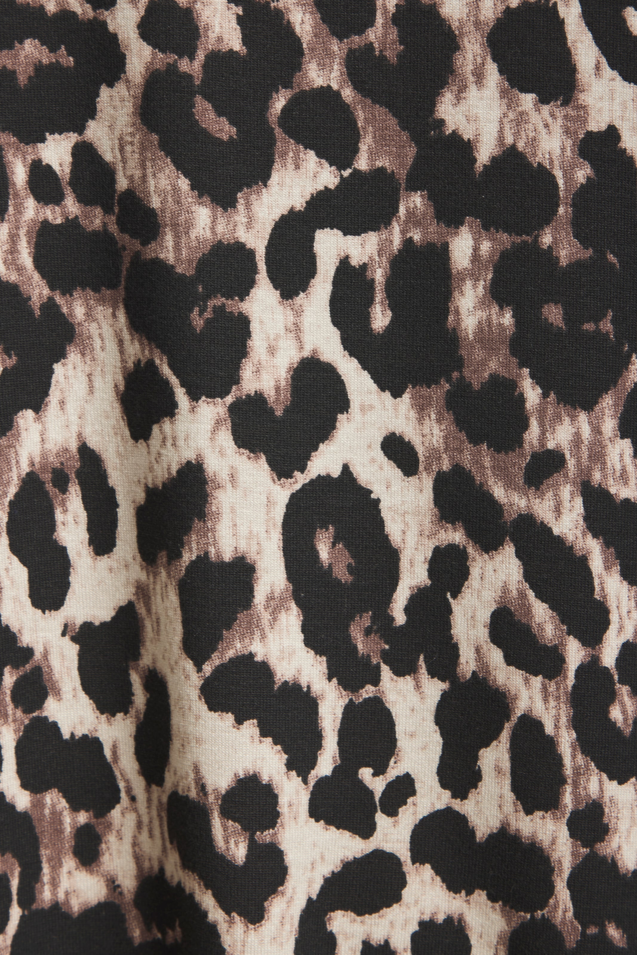 LASCANA Langarmshirt »mit Leo-Print und Wellenkante« aus weichem Viskose-Stretch