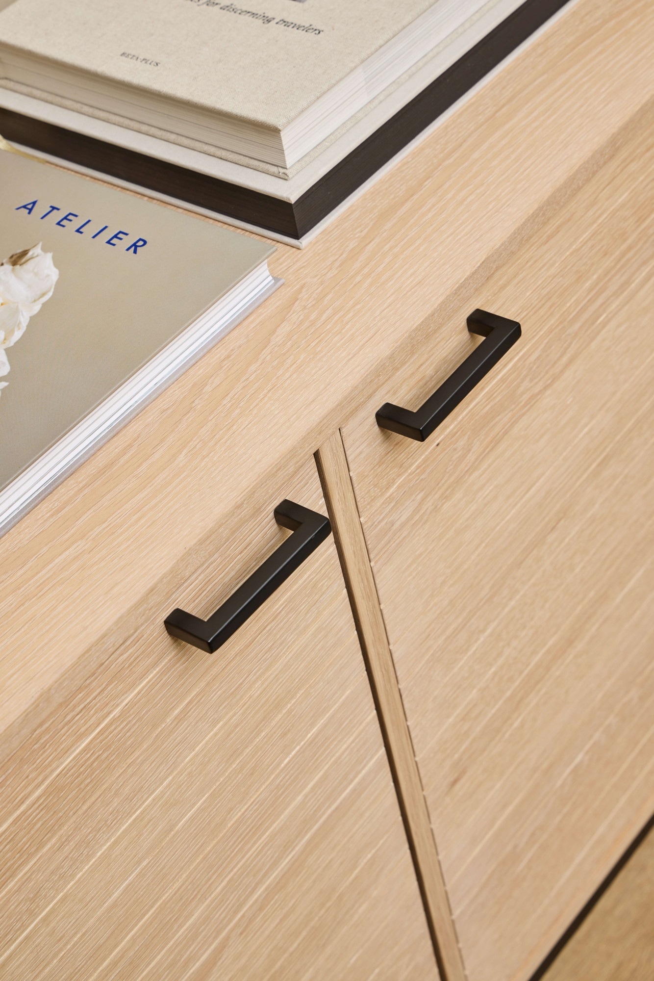 ACTONA GROUP Sideboard »Kensington« Anrichte, 4 Türen und 4 Böden weiss pigmentiert  Eiche, 180x40x80cm