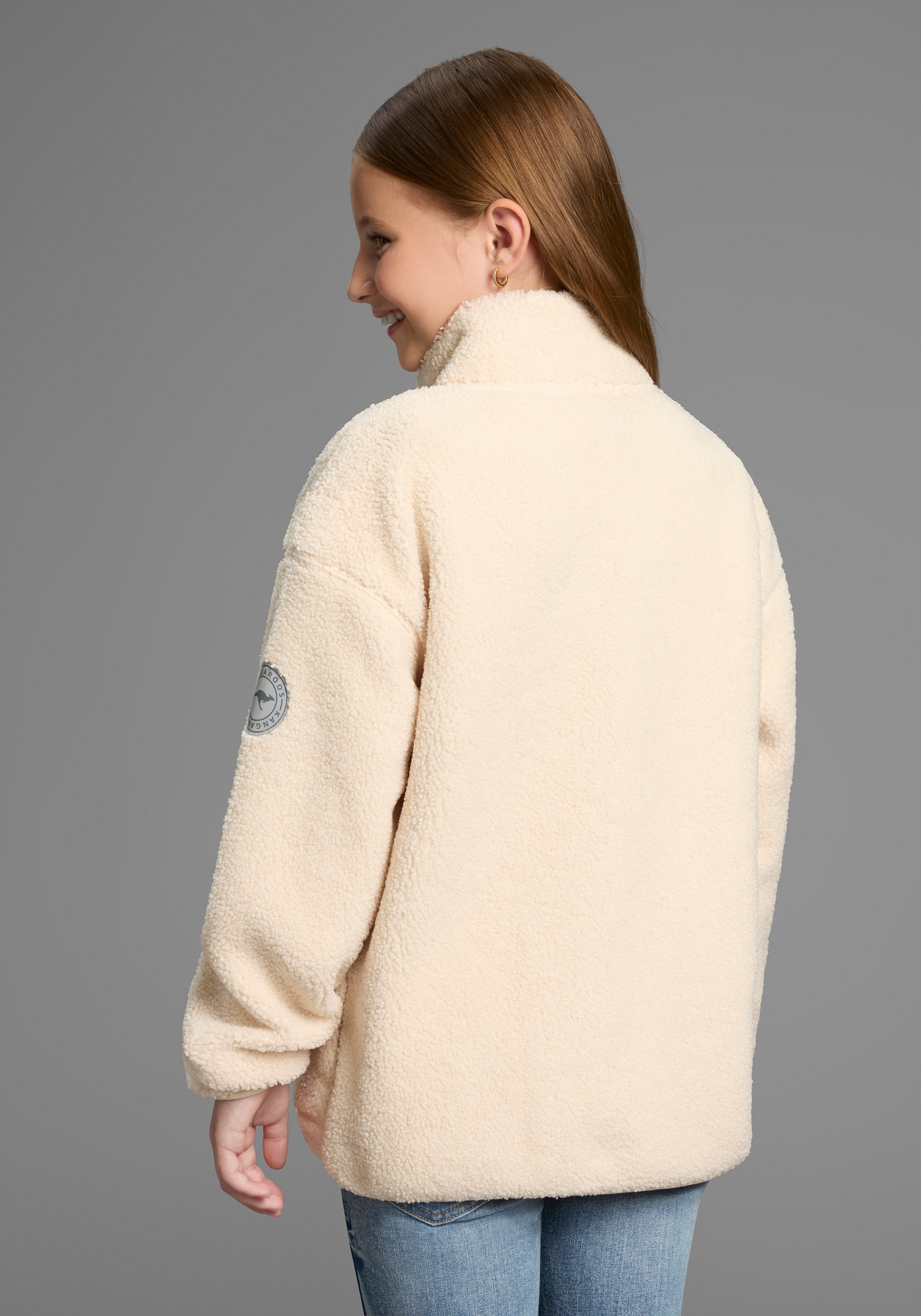 KangaROOS Sweatjacke »Kuschel-Jacke mit reflektierendem Badge« Weicher Teddyplüsch