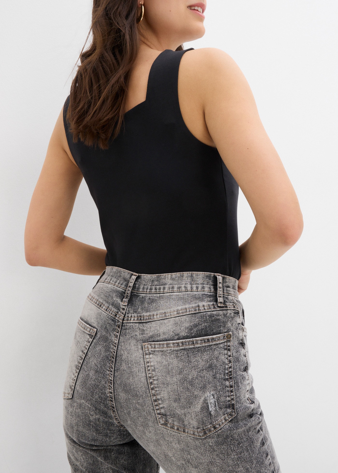 bonprix Jeans mom coupe tendance, Regular Fit, ourlet effiloché