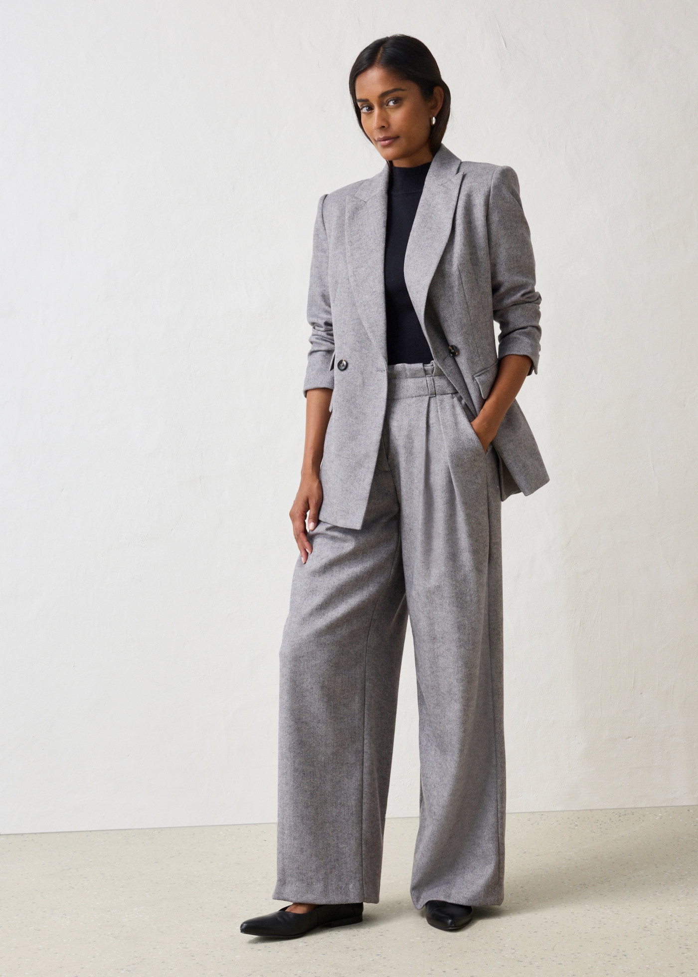 bonprix Pantalon à pinces  avec une teneur en laine, coupe douce et large, coupe ample, style élégant