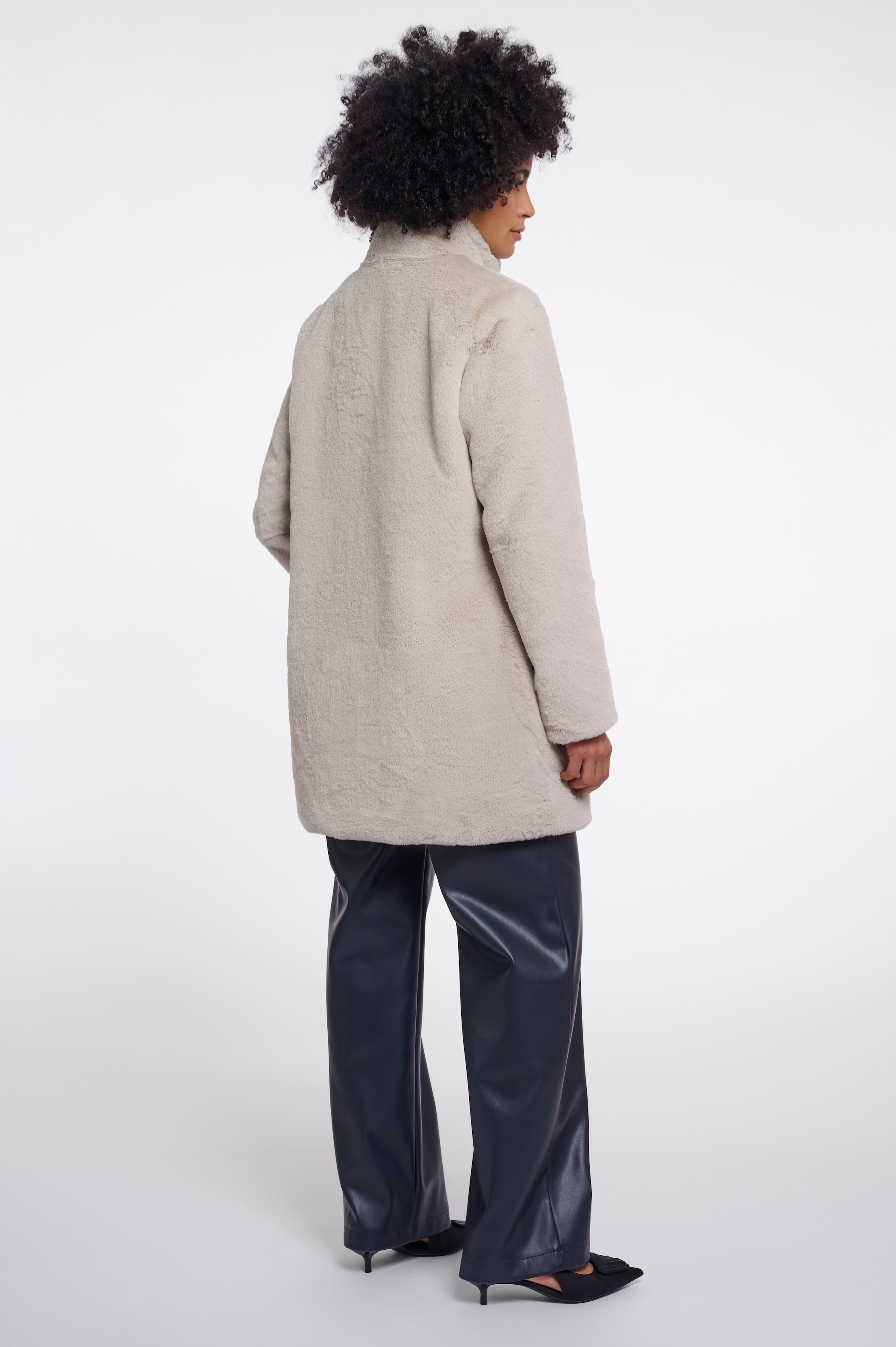 Rino & Pelle Manteau en imitation fourrure avec patte de boutonnage et col montant