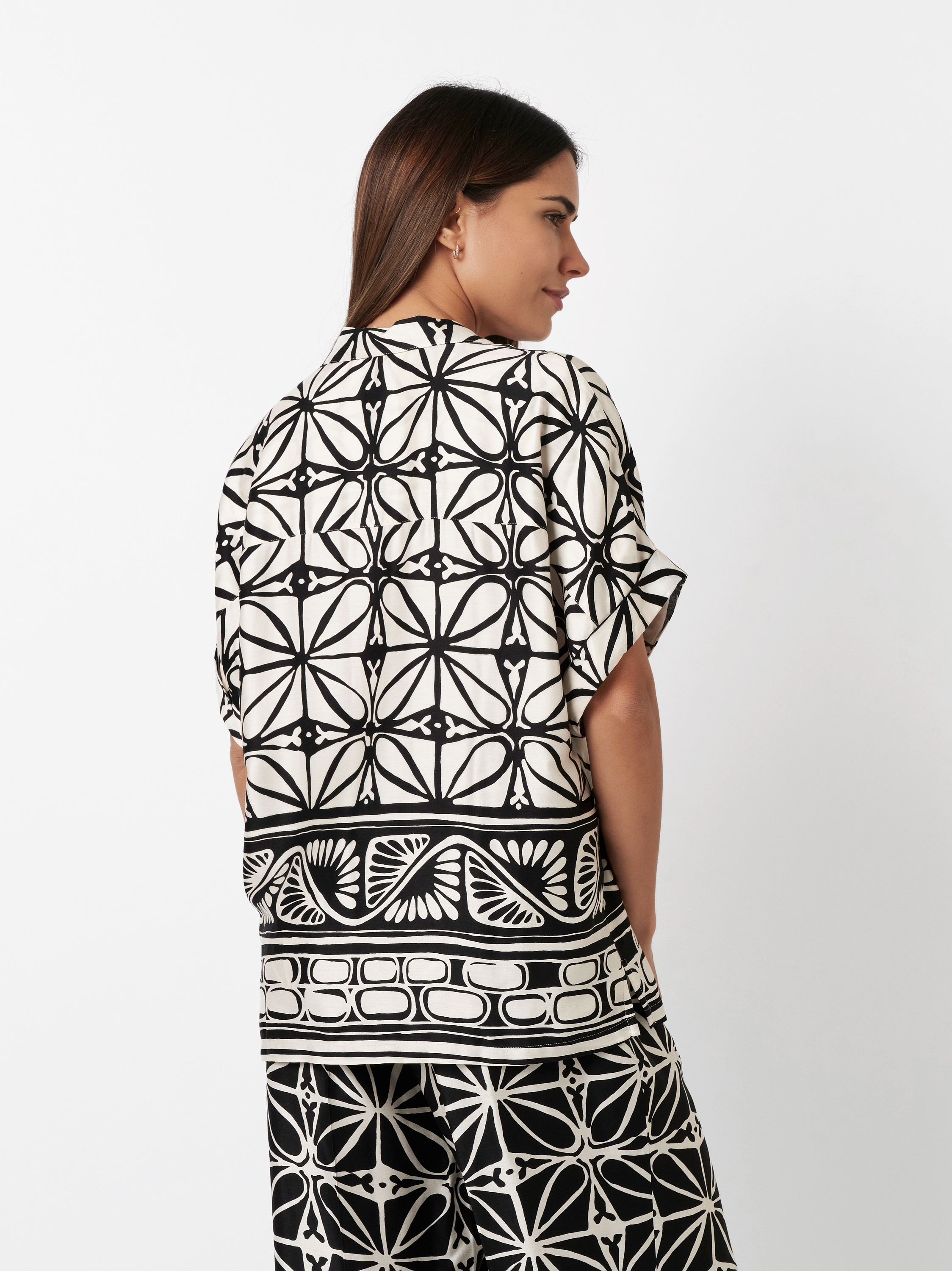 TONI Kurzarmbluse »Bex« mit graphischem Allover-Print