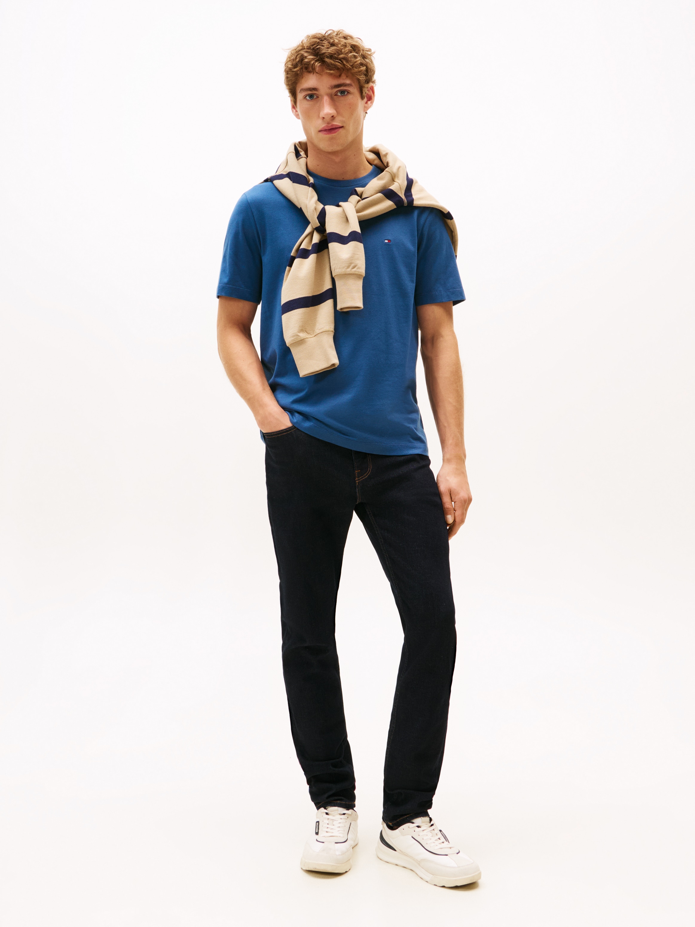 Tommy Hilfiger T-shirt »ESSENTIAL REGULAR FIT SOLID  mit Stickerei« uni, décontracté, coton, col rond