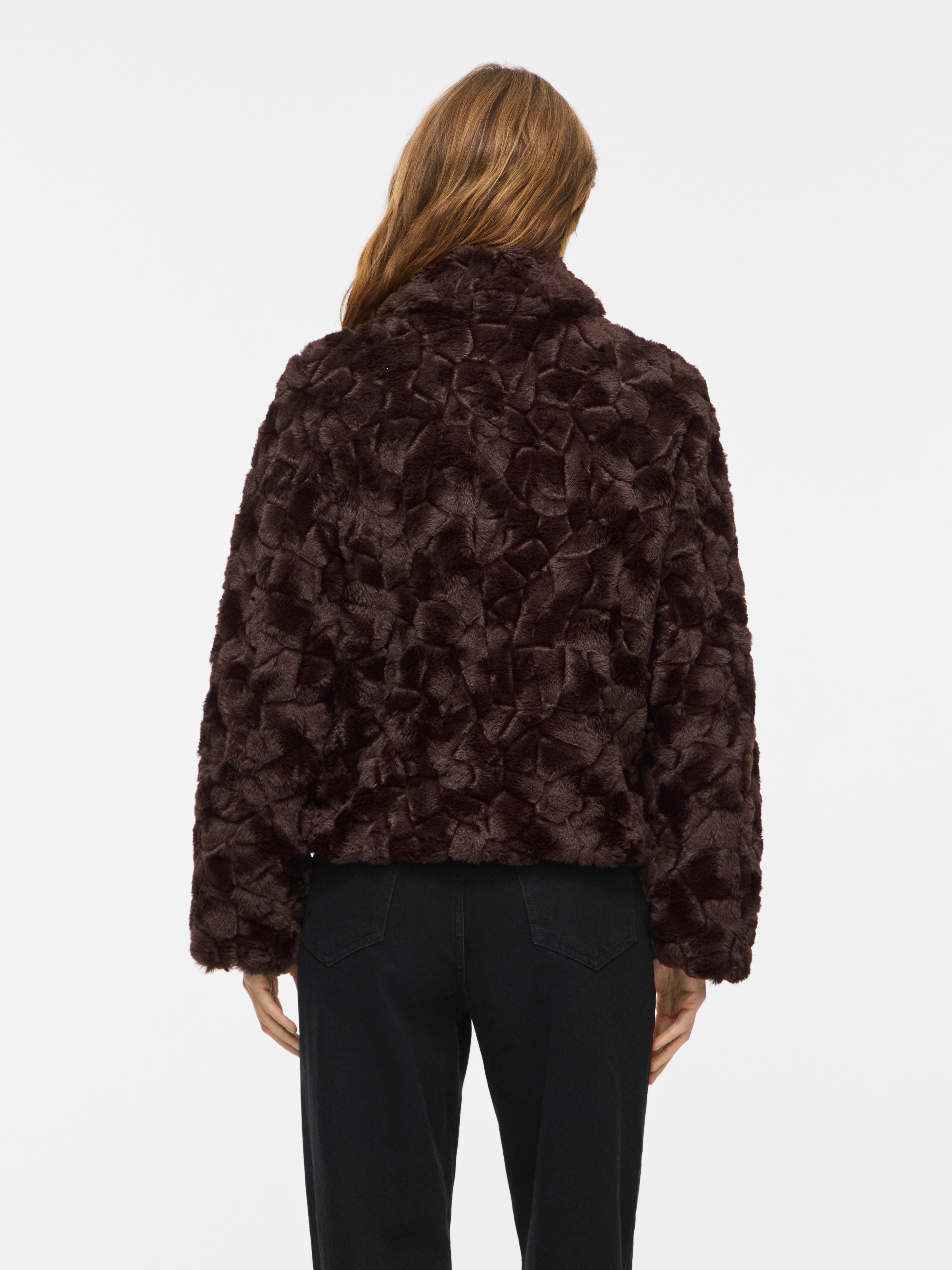 Vila Veste courte »VIDORTE NEW L/S JACKET/PB« en fausse fourrure avec patte de boutonnage