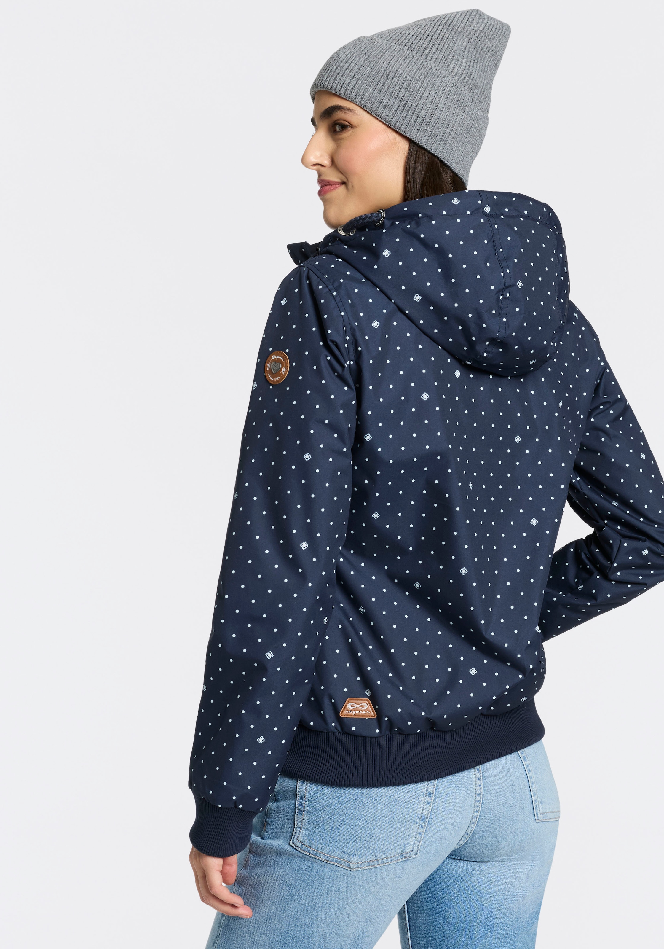 Ragwear Outdoorjacke »NUGGIE DOTS O« mit Kapuze aus Polyester, hüftlange Passform, hochschliessender Kragen