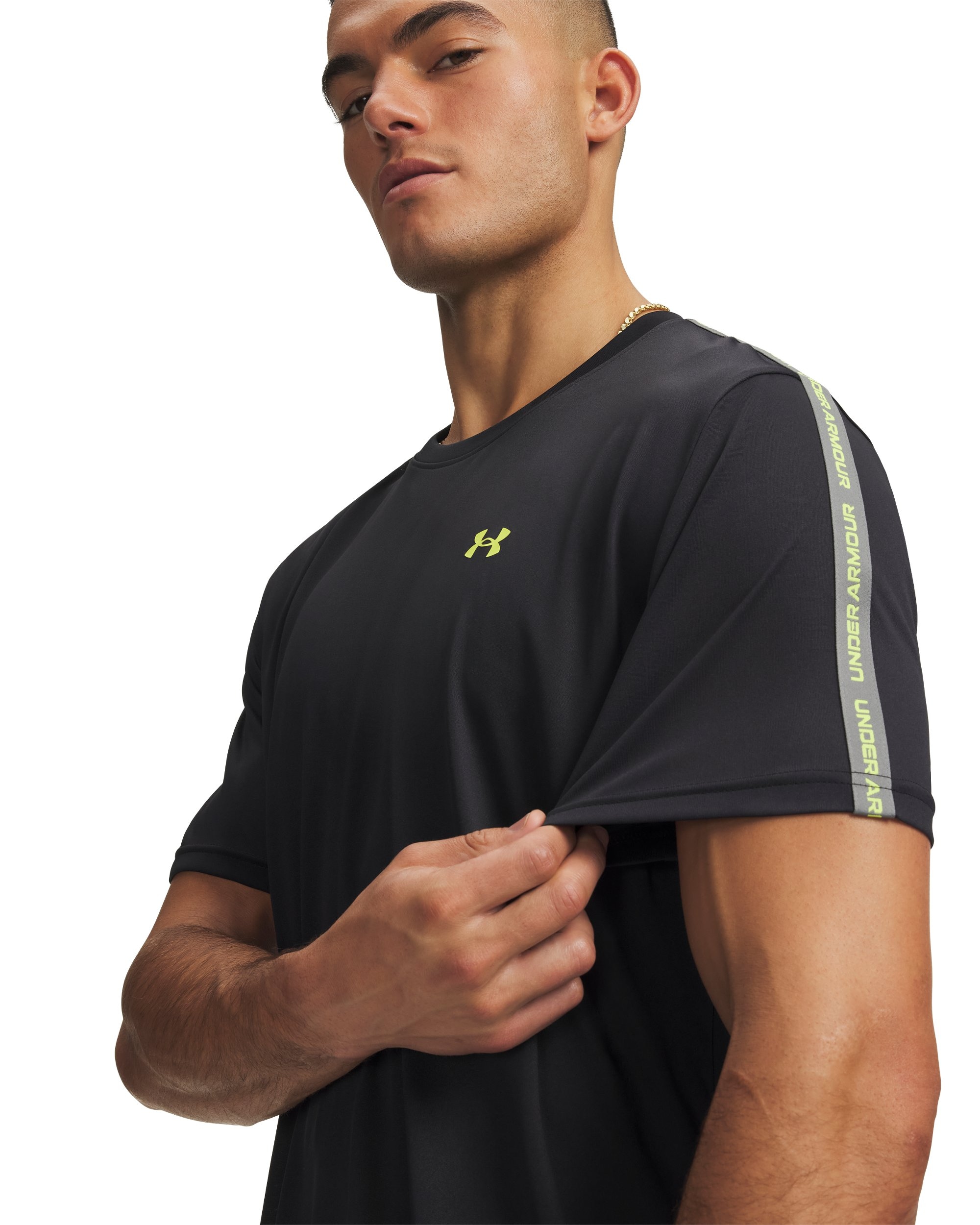 Under Armour® T-shirt d'entraînement »UA TECH TAPING SS« polyester à séchage rapide, matériau respirant