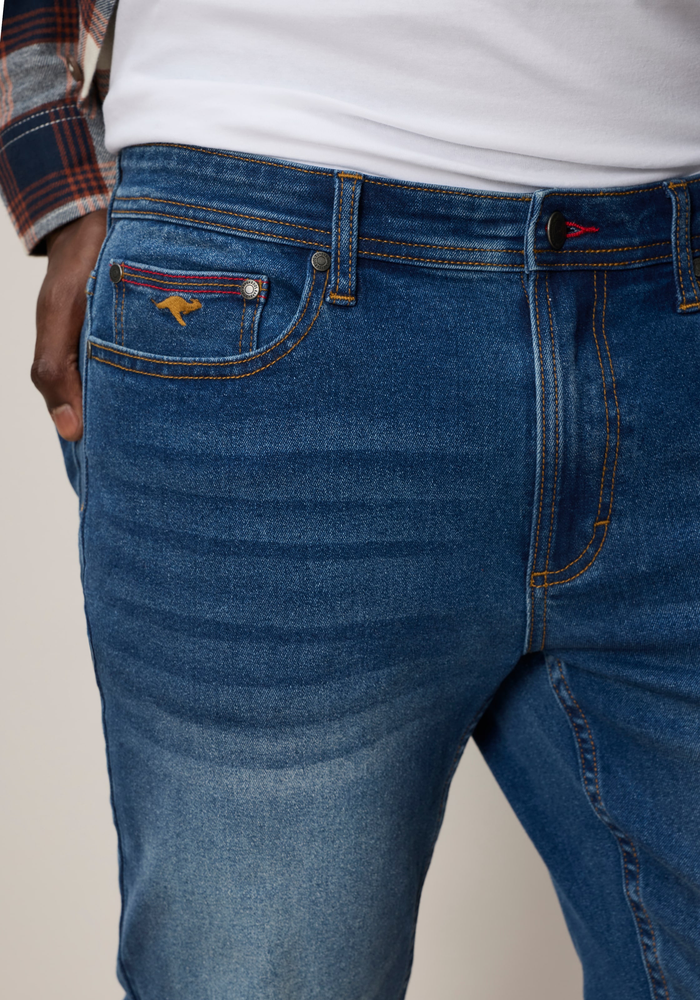 KangaROOS Jeans droit avec fermeture éclair et bouton, taille basse, détails contrastés