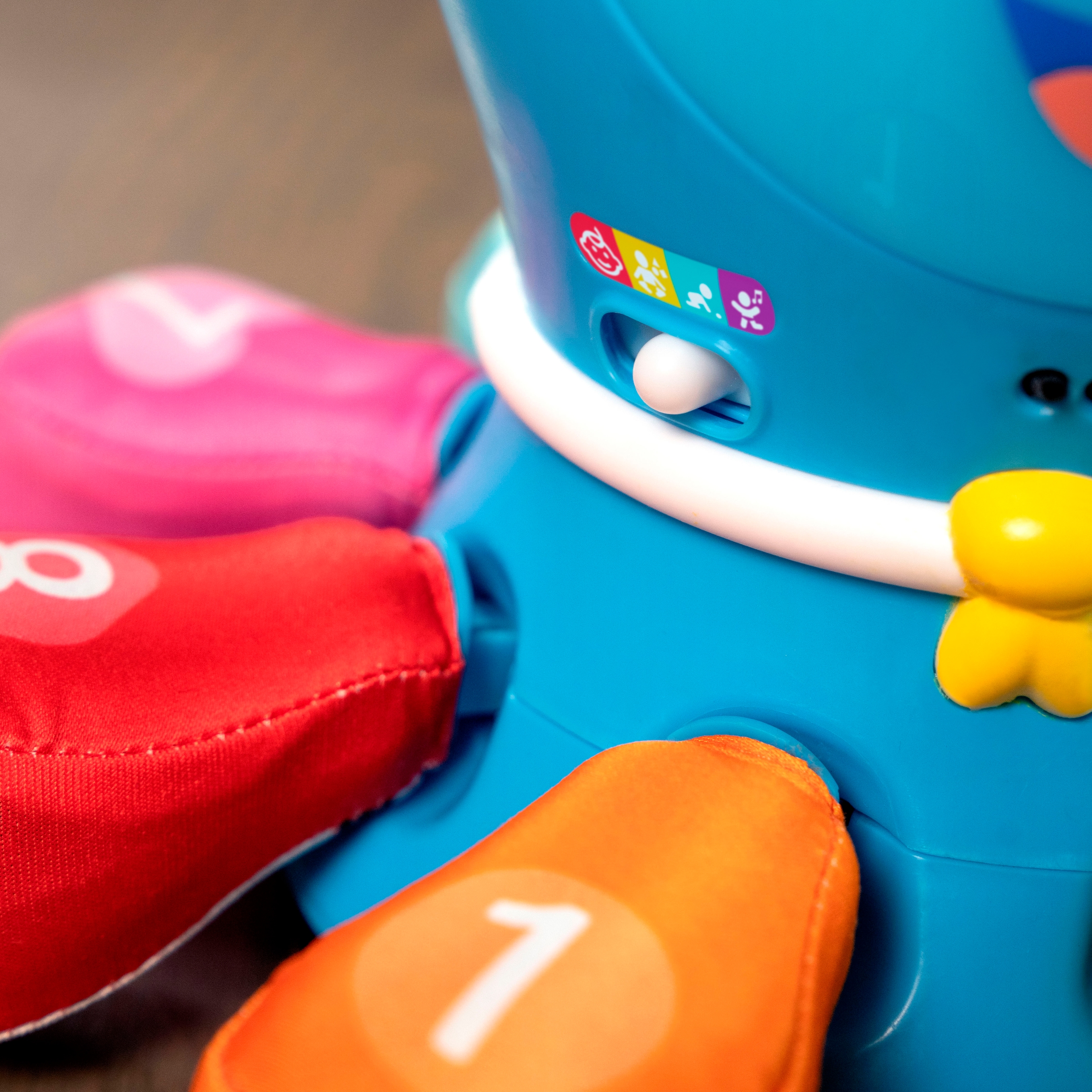 Baby Einstein Greifspielzeug »Go Opus Go™ 4-in-1 Crawl & Chase Pal« mit Sound