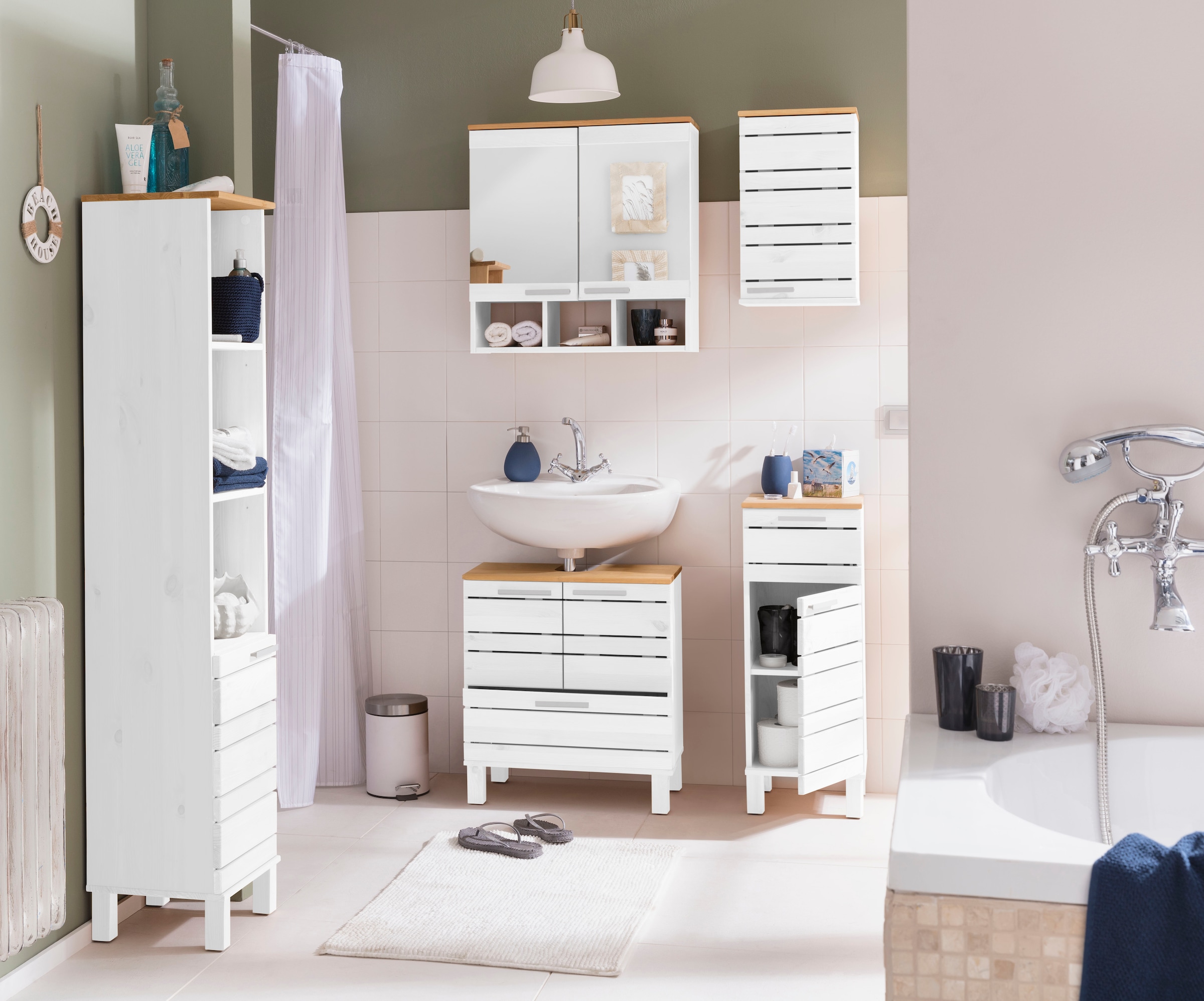 Home affaire Spiegelschrank »JOSIE« Breite 60 cm, aus Massivholz, verstellbarer Einlegeboden, Metallgriffe