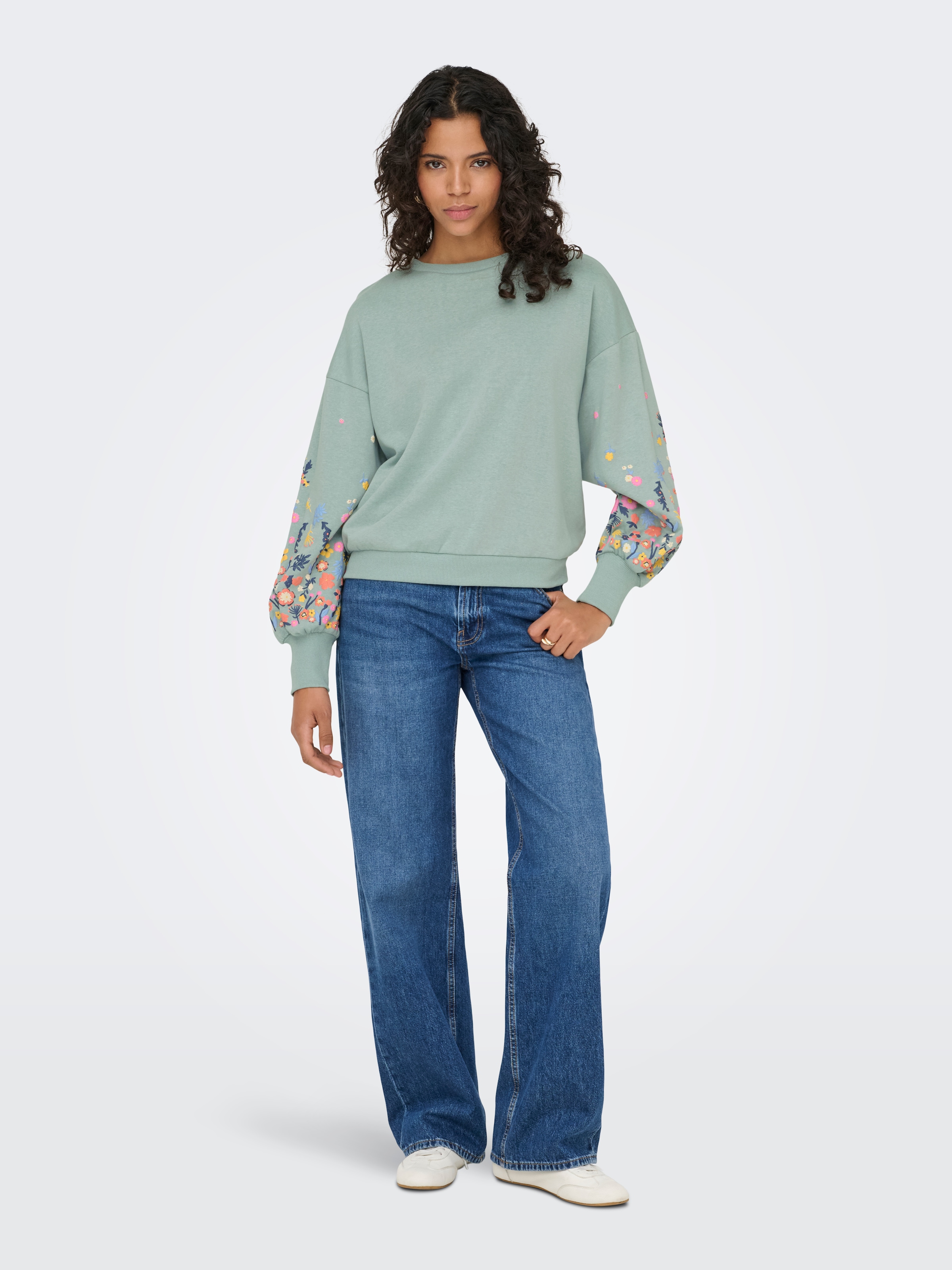ONLY Sweat-shirt »ONLBROOKE L/S O-NECK FLOWER SWT«, mélange coton, coupe régulière
