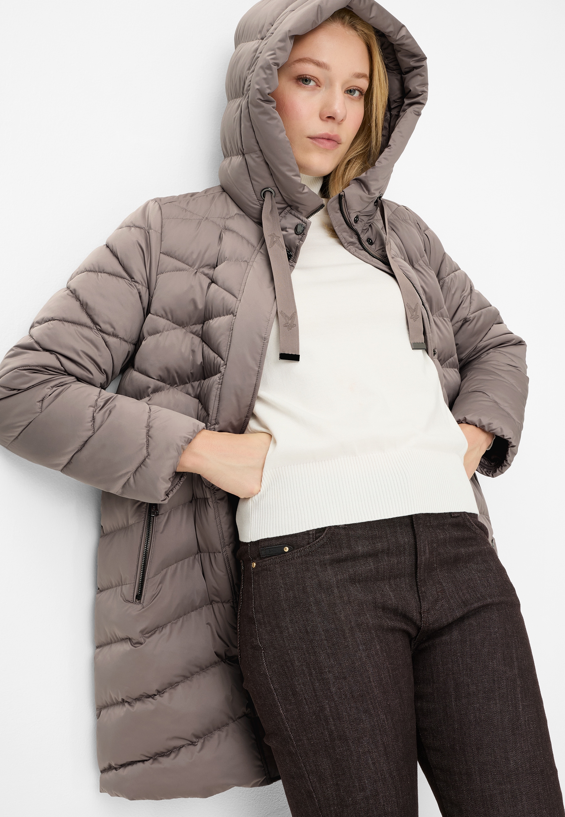 Fuchs Schmitt Manteau matelassé »Steppkurzmantel« avec fermeture éclair dissimulée, capuche avec cordon de serrage, chaude et matelassée