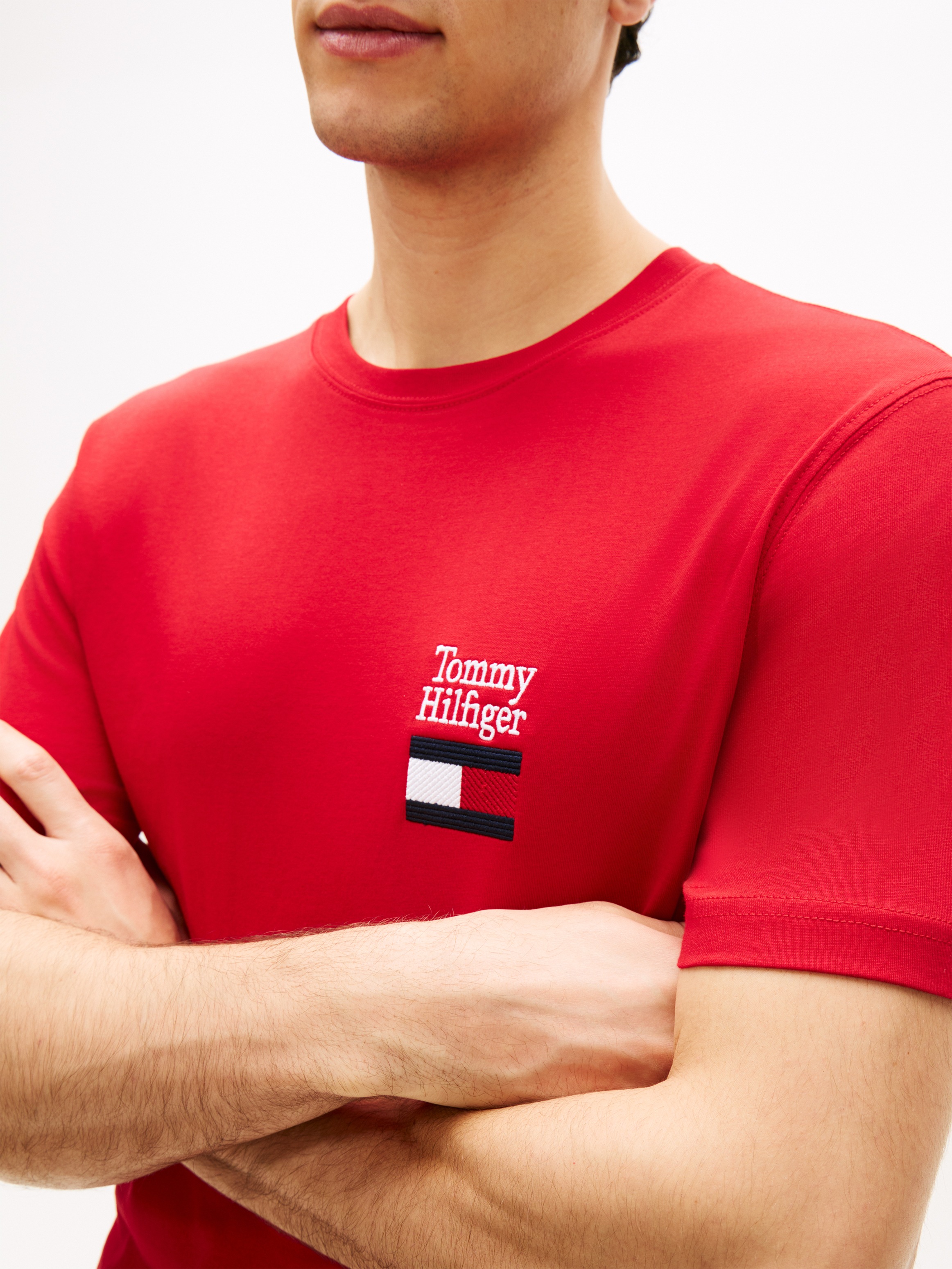 Tommy Hilfiger T-Shirt »BRAND LOVE TEXT STACK« Regular fit mit Rundhalsausschnitt