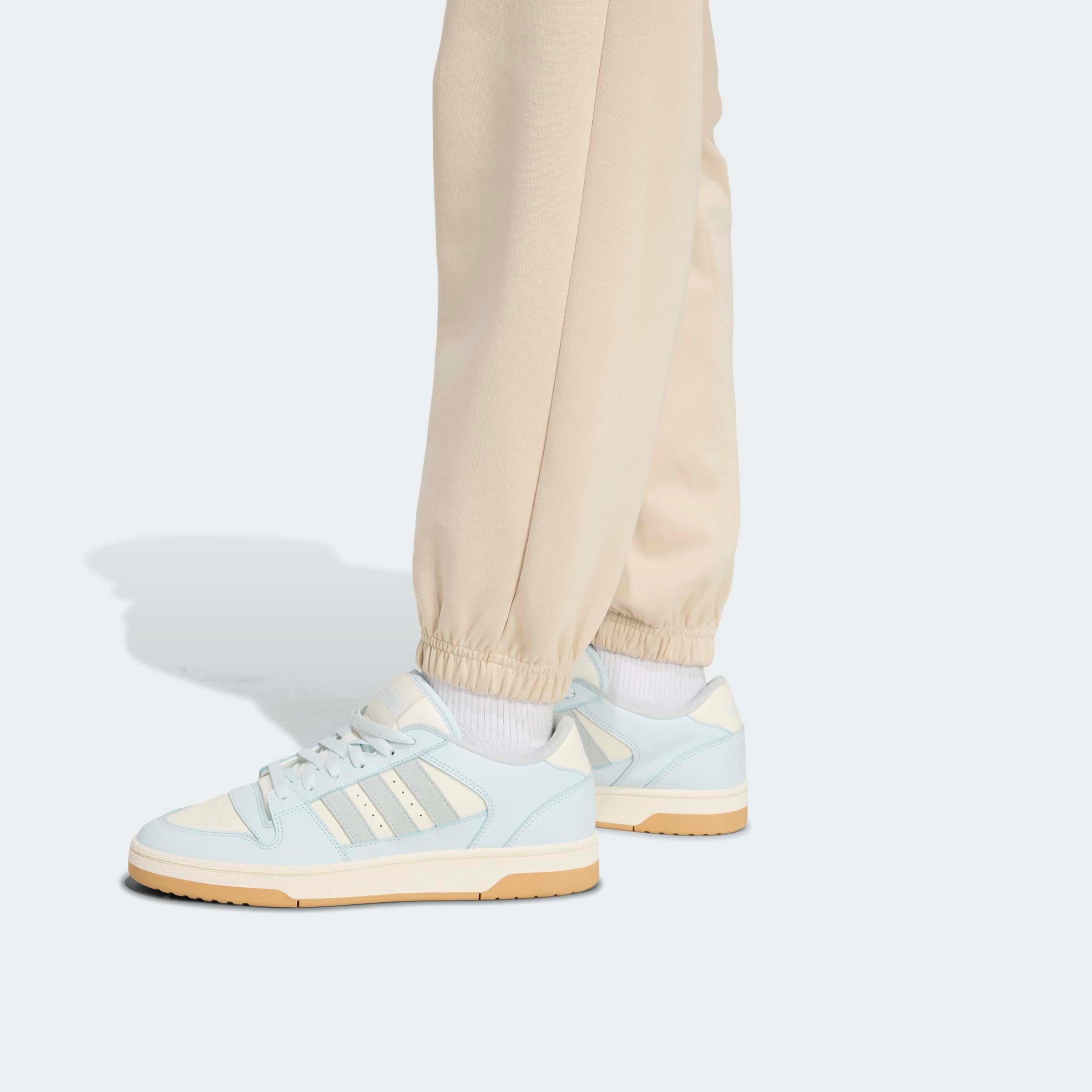 adidas Sportswear Pantalon de sport »FUTURE ICONS SMALL LOGO«  Regulär geschnitten, elastischer Bund