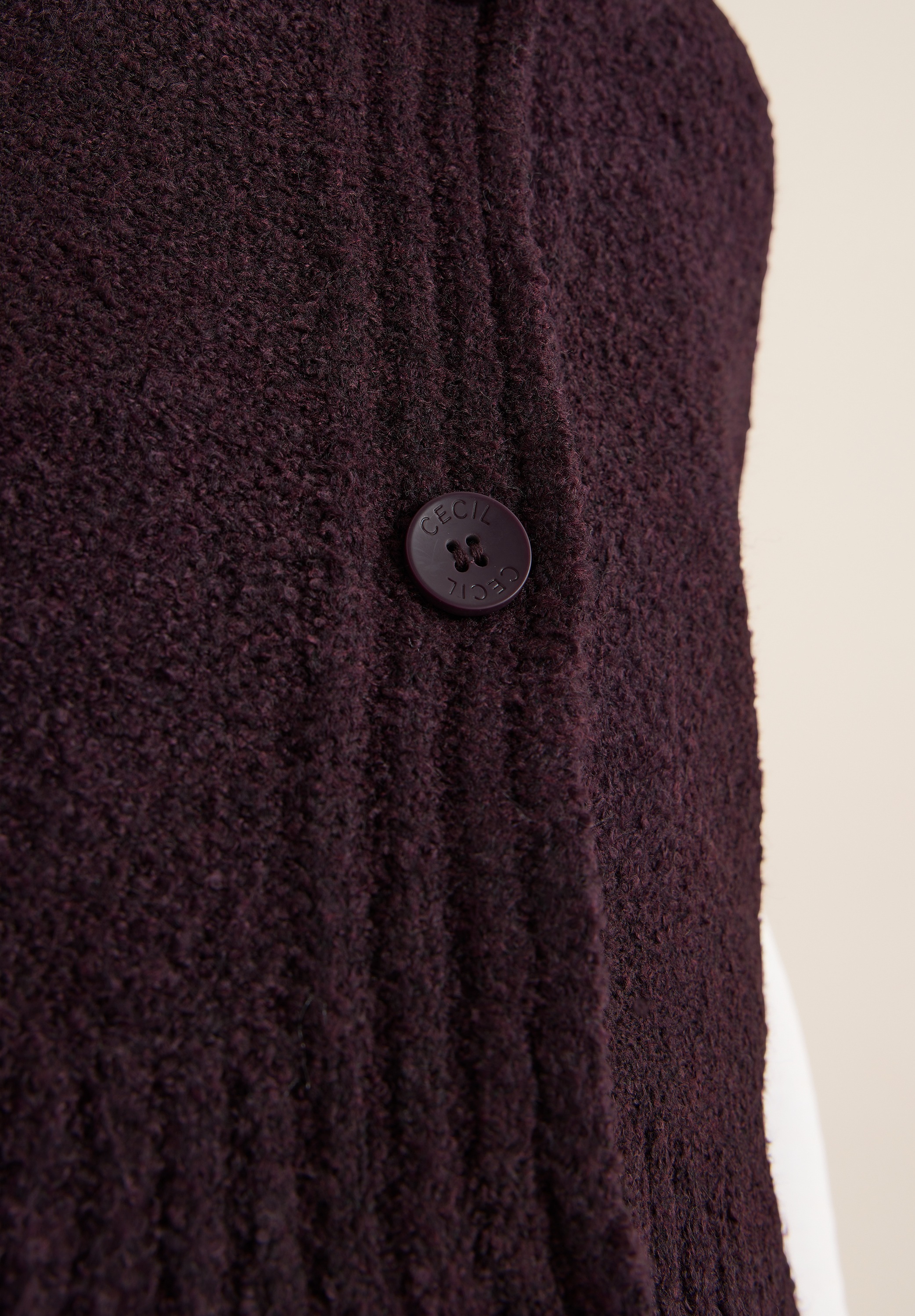 Cecil Gilet tricoté mit Bouclé-Struktur und V-Ausschnitt