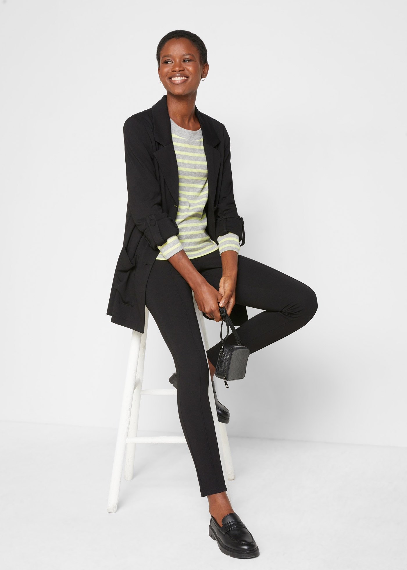 bonprix Blazer en sweat 1 mit langem Arm, mit Reverskragen, Oversize Passform, aus Viskose