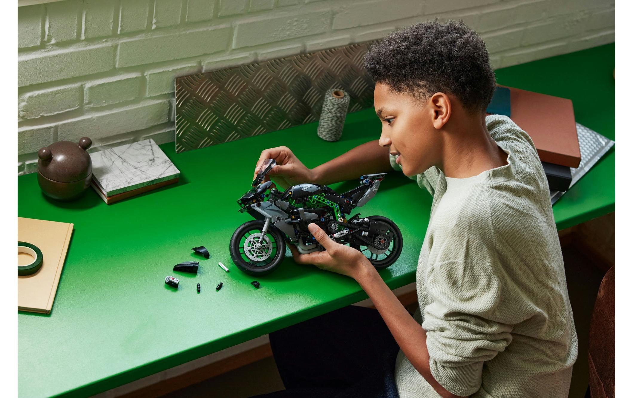 LEGO® Briques de jeu »Technic Kawasaki Ninja H2R Motorrad 42170«