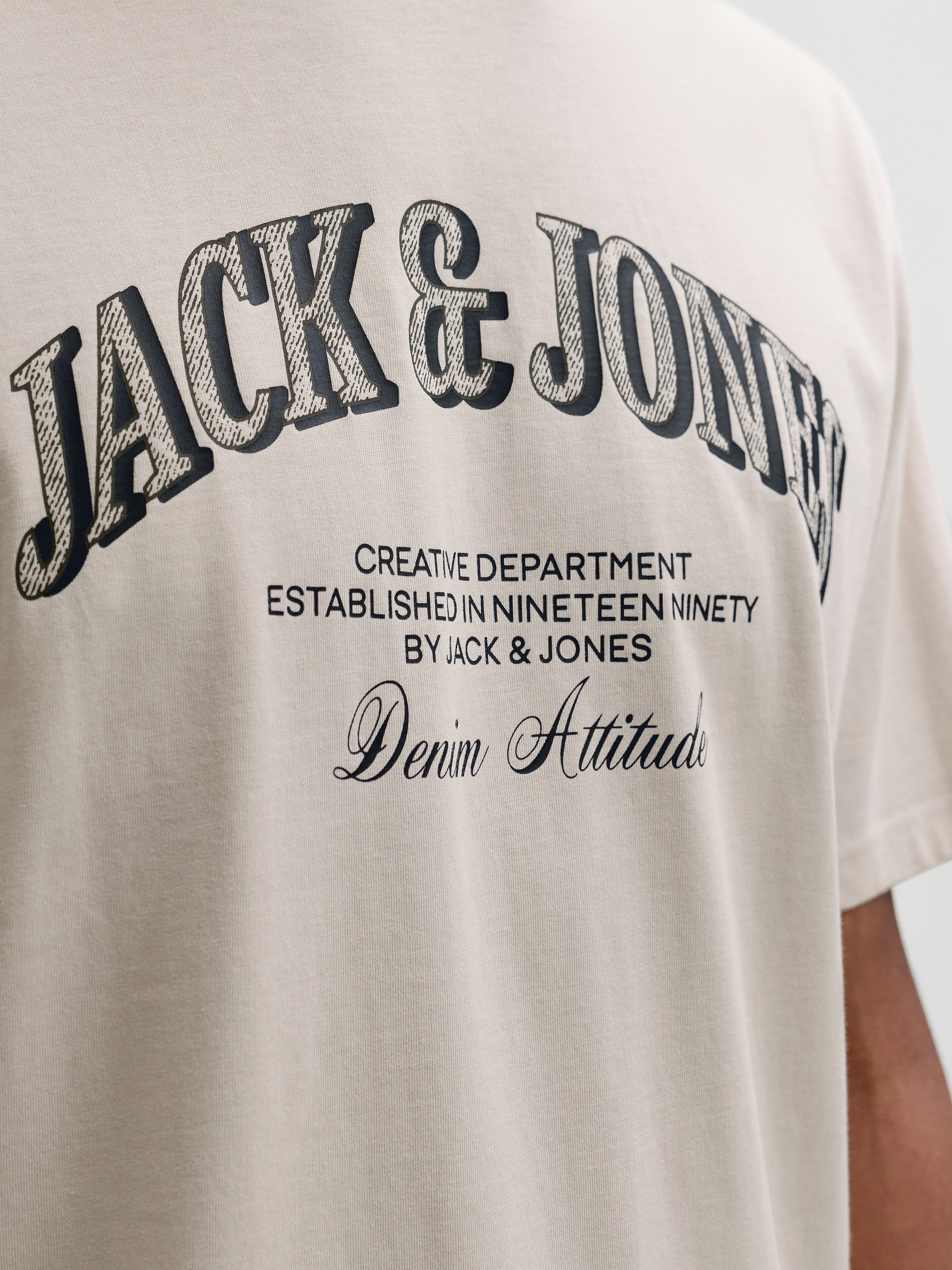 Jack & Jones Rundhalsshirt »JJEDENVER GRAPHIC TEE SS O-NECK SN« mit Logobranding