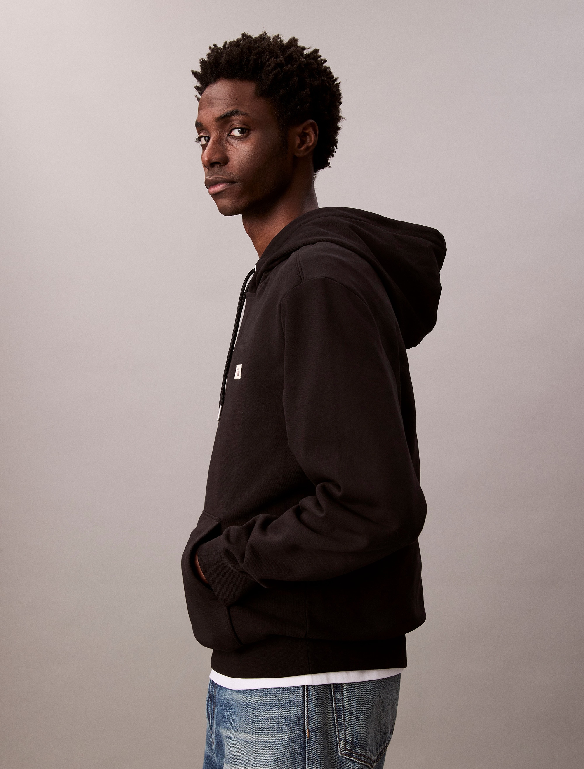 Calvin Klein Jeans Sweat à capuche »400GSM TERRY BADGE HOODIE«, Mit Rundhalsausschnitt
