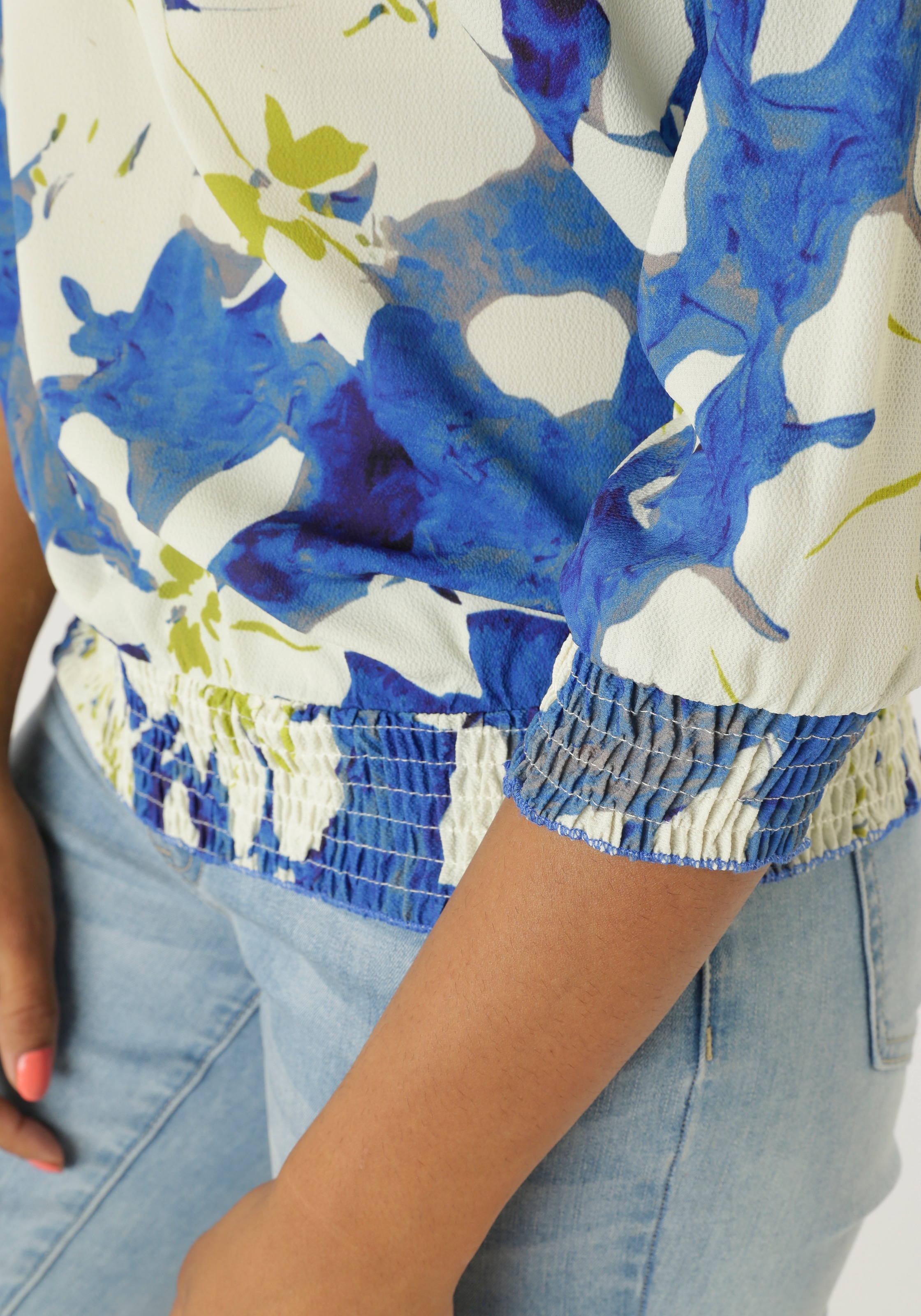 Aniston SELECTED Schlupfbluse mit Smokbündchen und allover Blumenmuster