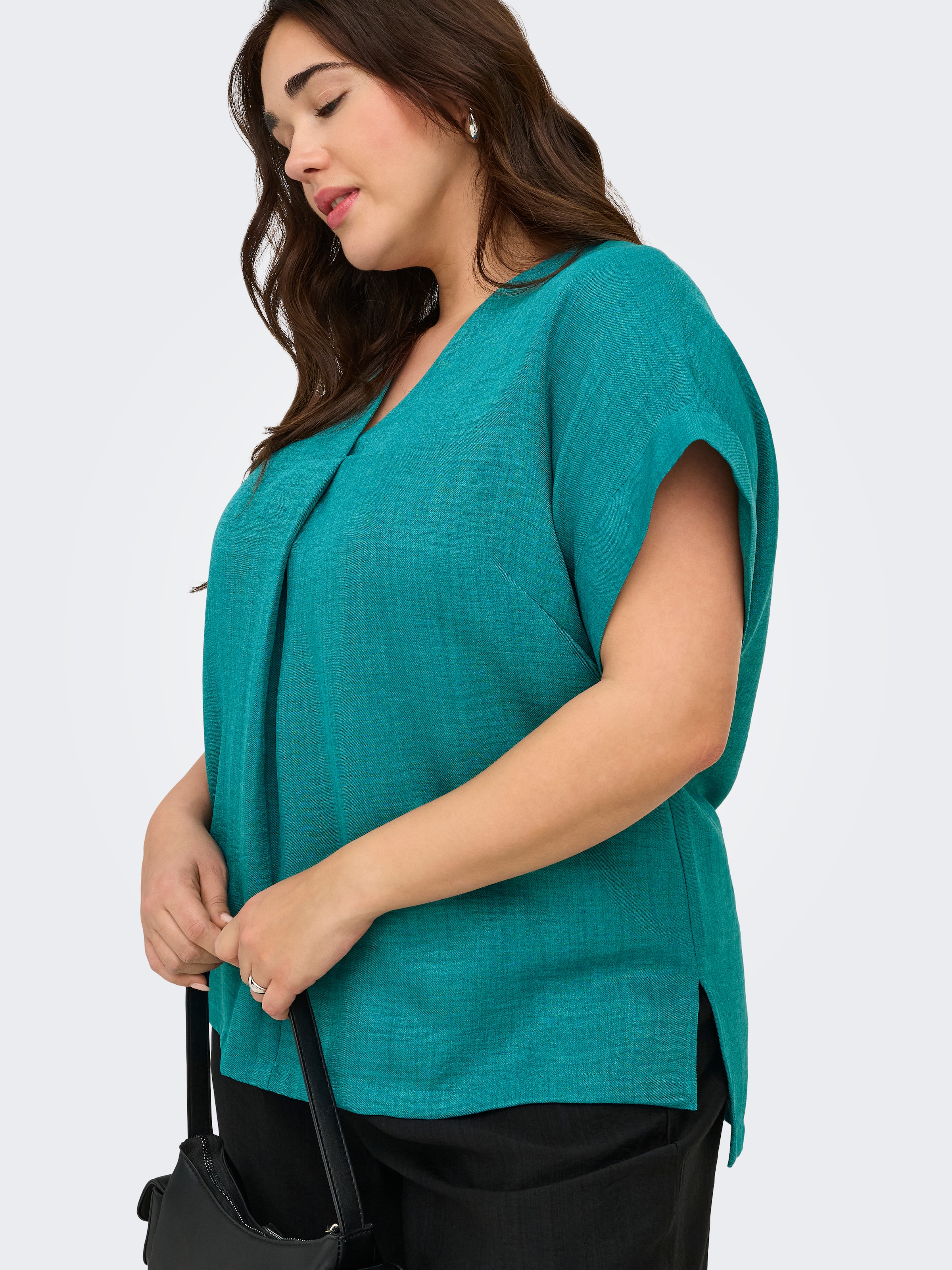 ONLY CARMAKOMA Blouse à manches courtes »CARBAY S/S V-NECK TOP WVN« fibre synthétique, coupe régulière