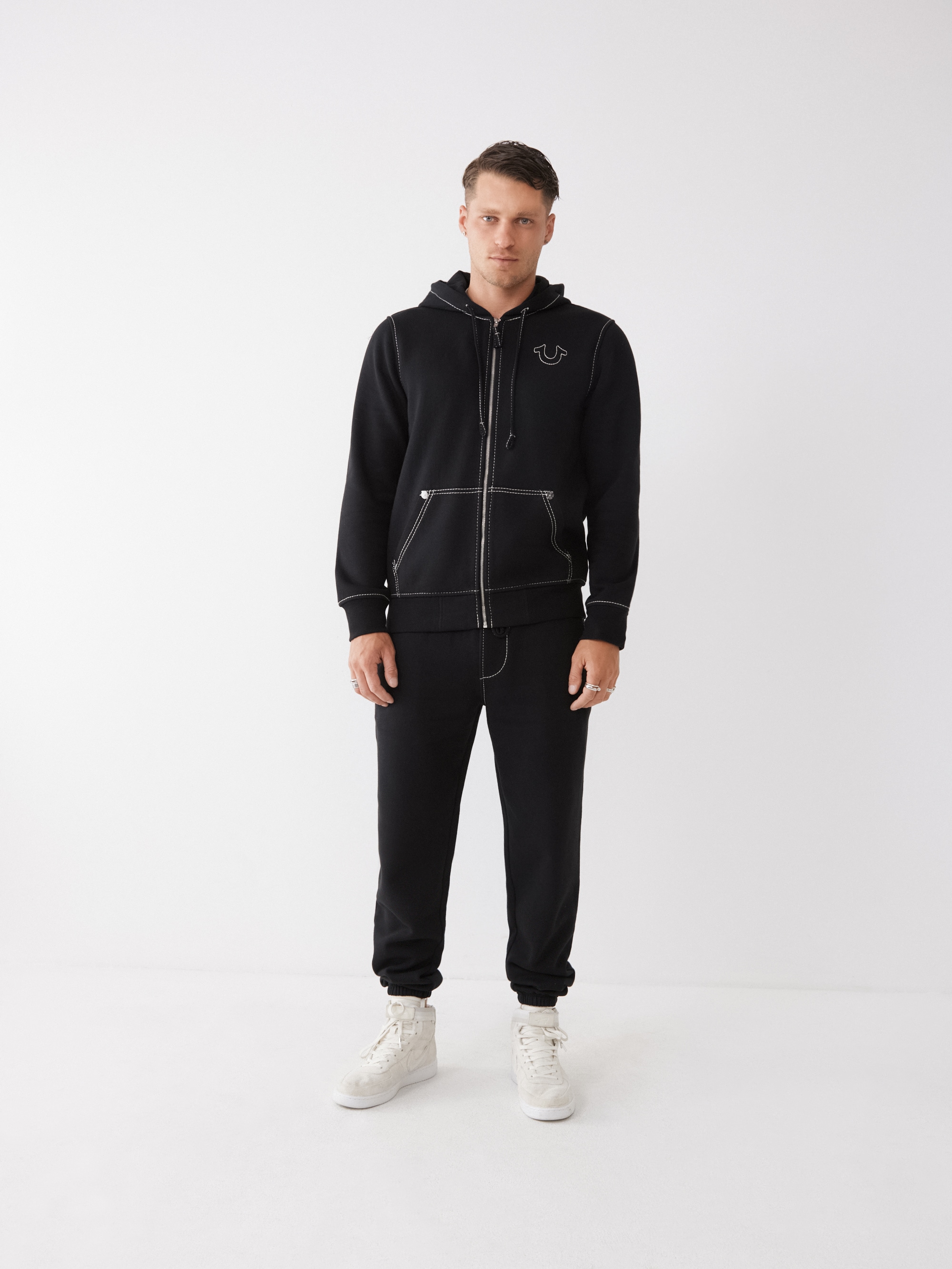True Religion Sweat à capuche »BIG T ZIP THRU HOODIE JET BLACK« mélange de coton