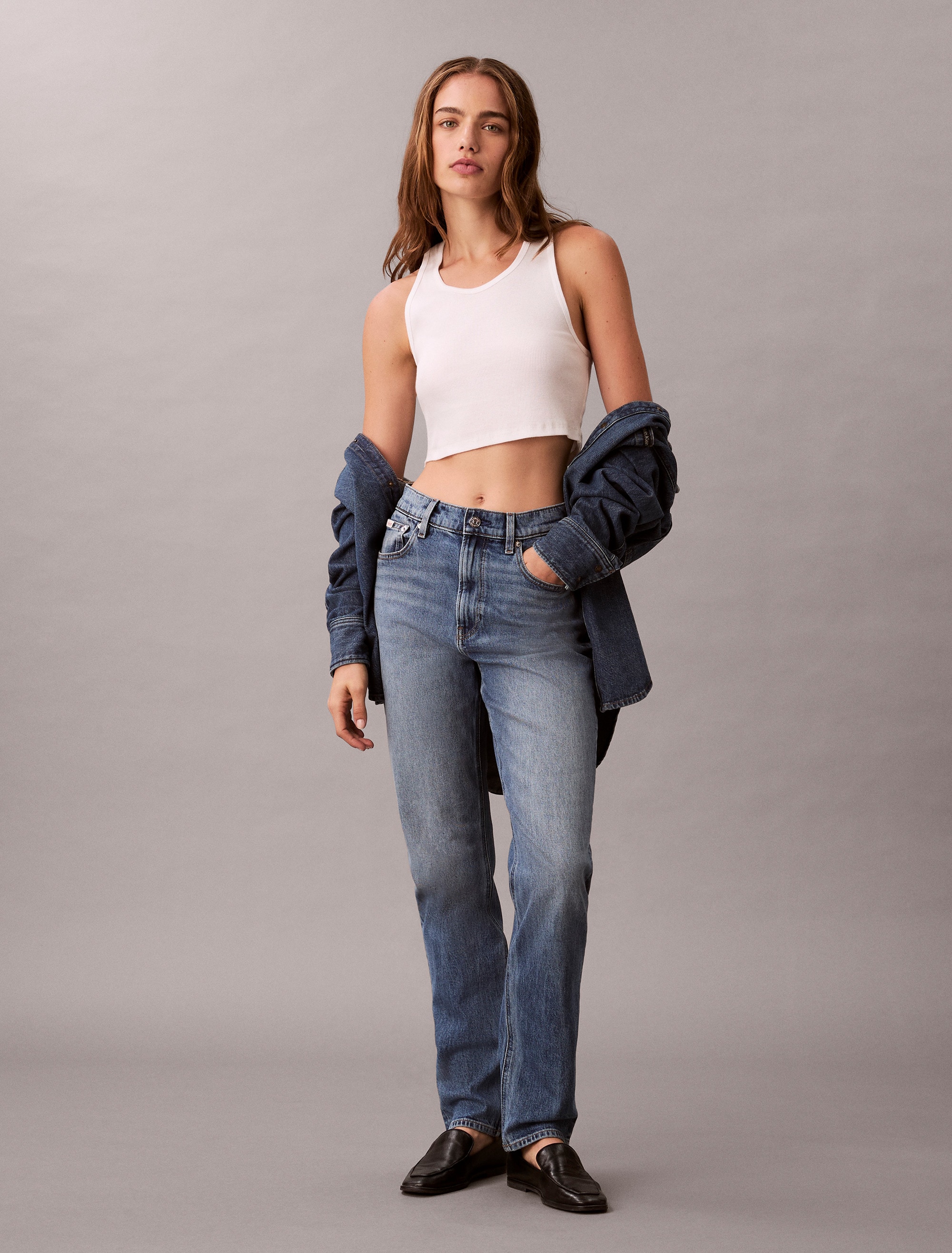 Calvin Klein Jeans Mom-Jeans »NEW MOM JEAN« mit Markenlabel am Bund