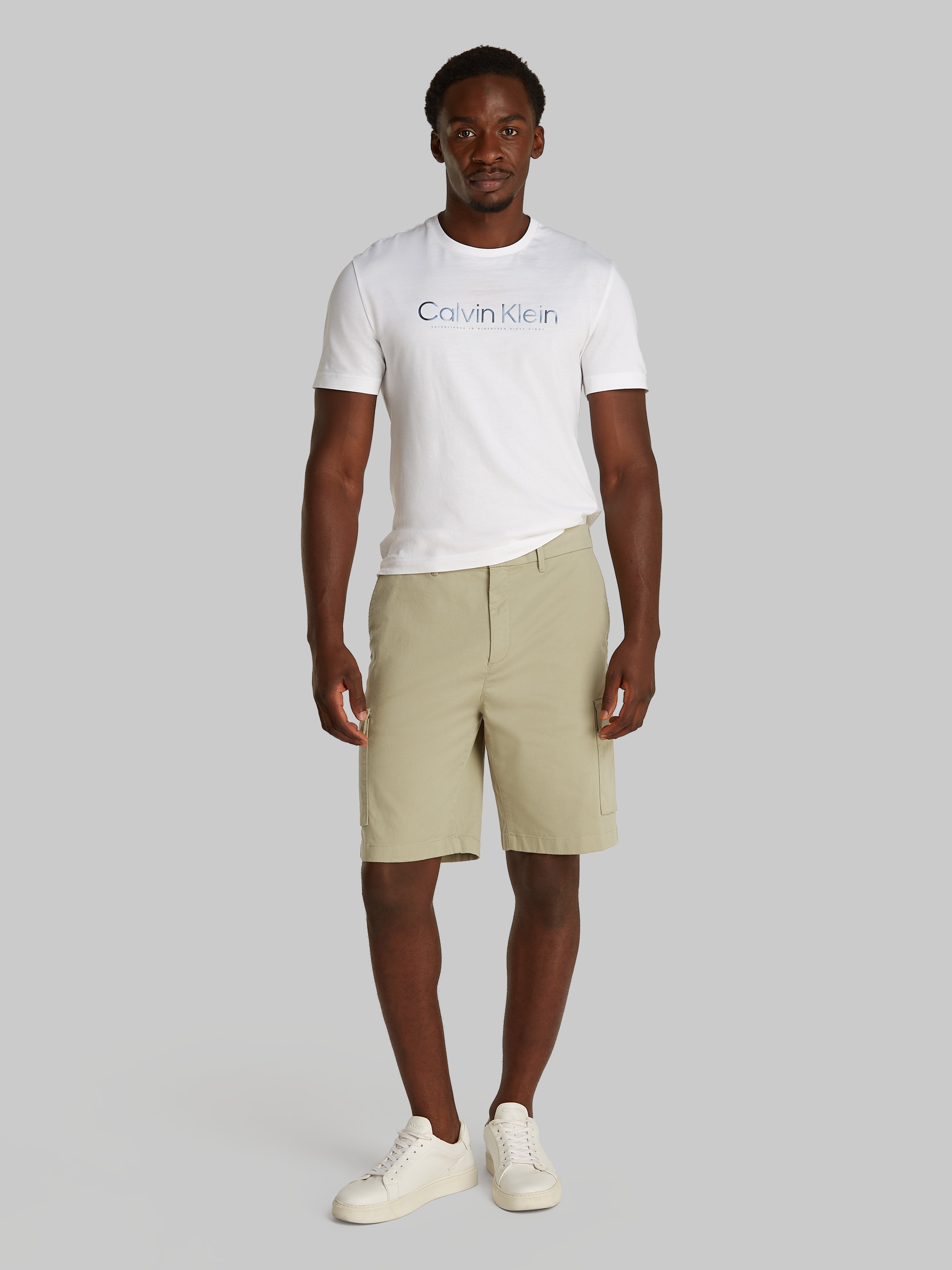 Calvin Klein Short cargo »MODERN TWILL CARGO SHORT«  mit Logo-Patch