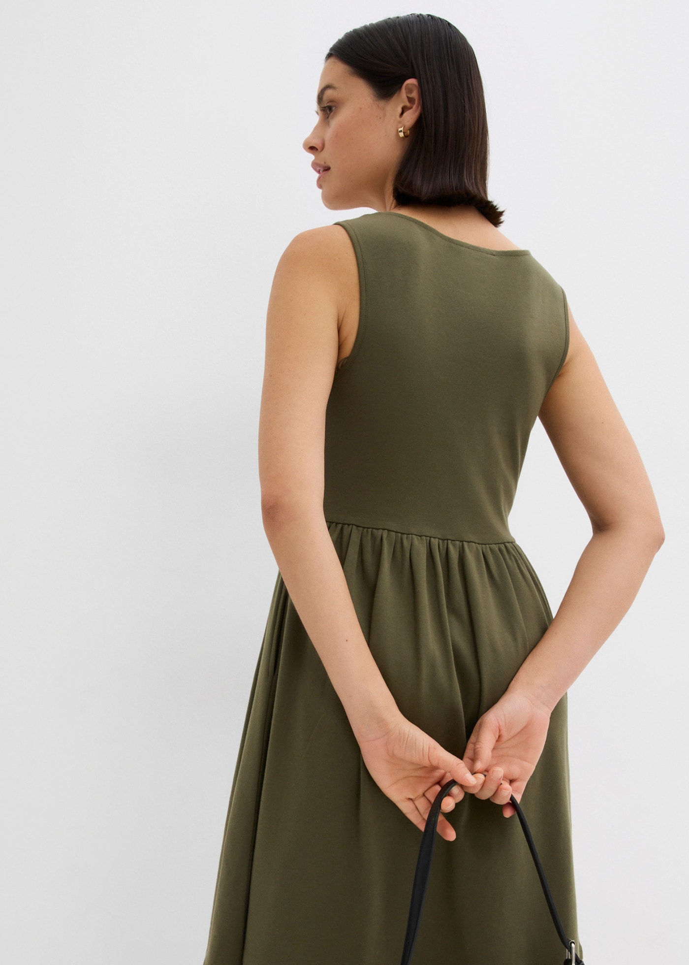 bonprix Robe t-shirt coupe confortable, sans manches, avec poches fendues, en coton
