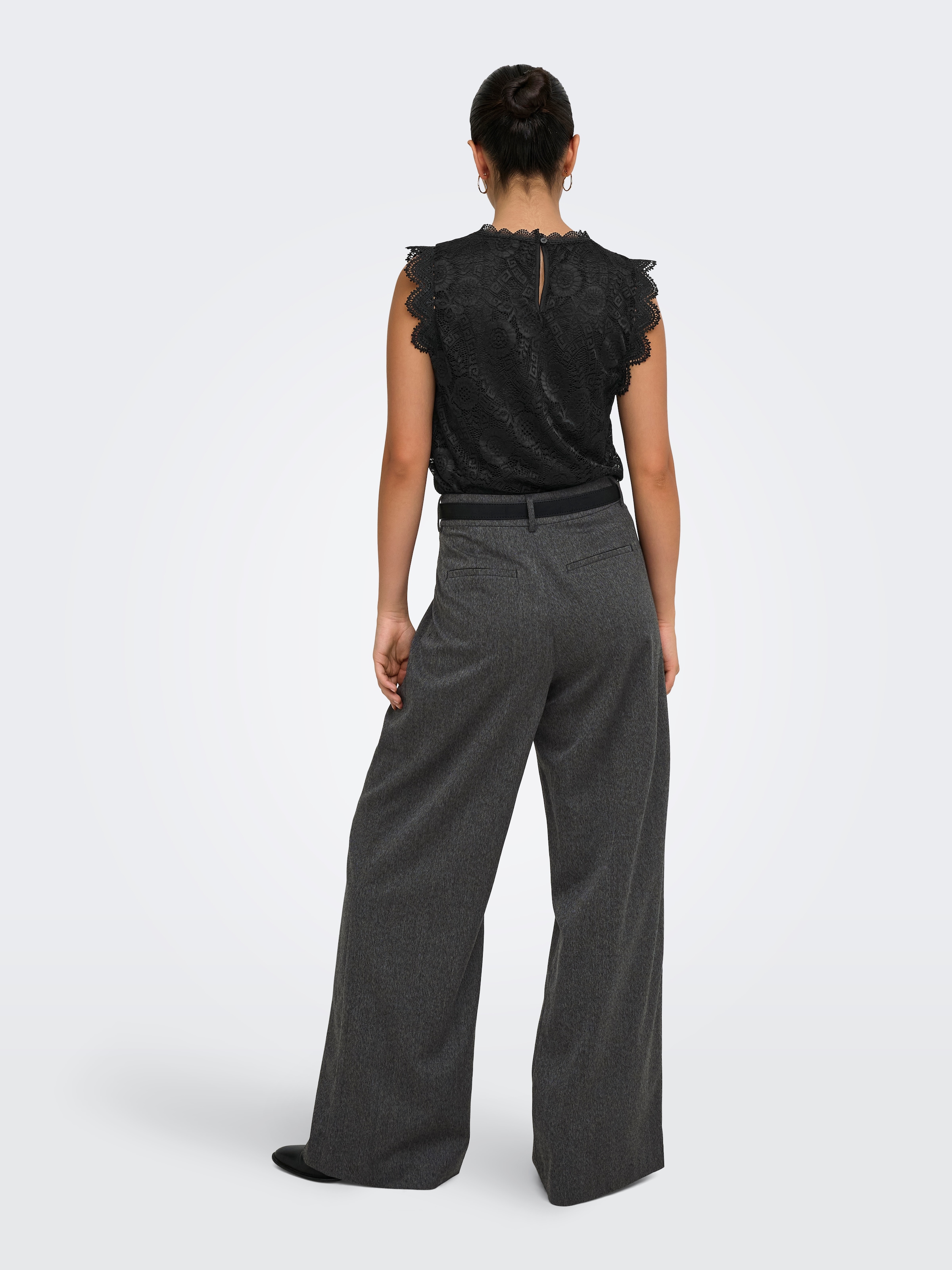 ONLY Top en dentelle »ONLSINE S/L LACE TOP CS JRS« mélange de matières, coupe régulière, col rond