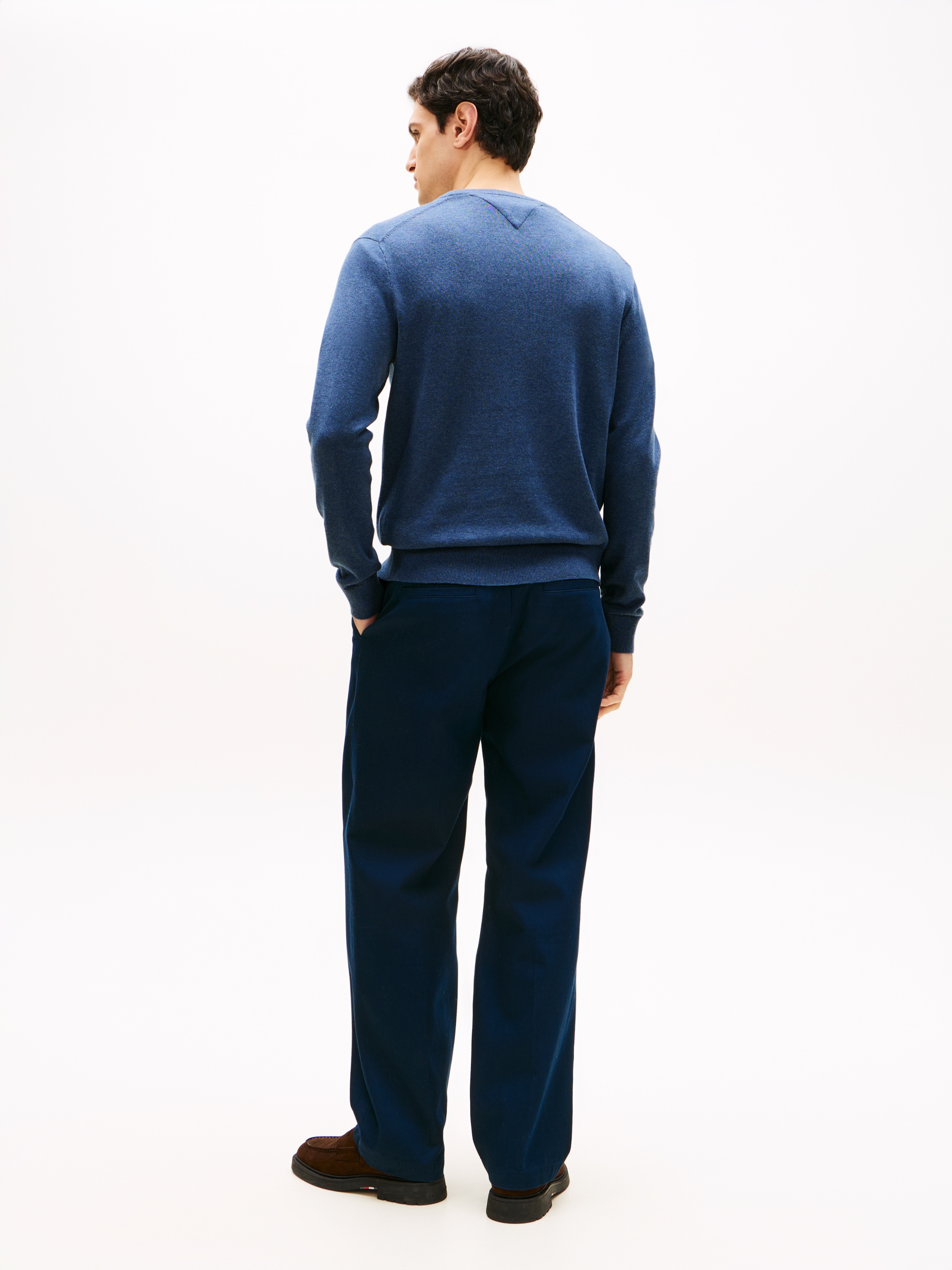 Tommy Hilfiger Pull en tricot »ESSENTIAL COTTON V NECK mit V-Ausschnitt und Stickerei« unifarben, casual, regular fit, Baumwolle, V-Ausschnitt