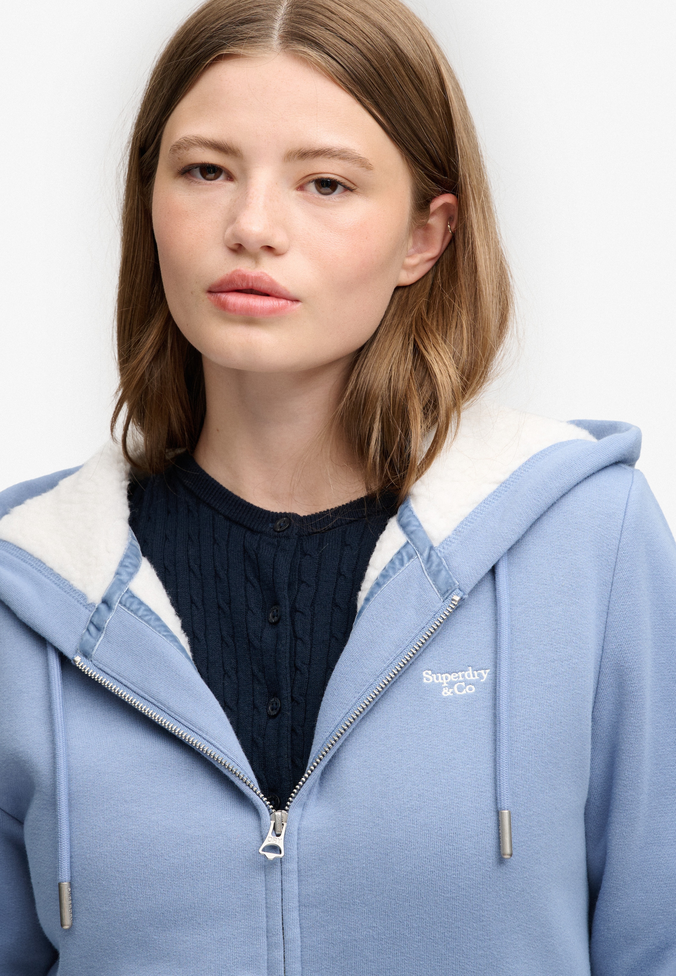 Superdry Sweat à capuche »SIGNATURE EMB BORG ZIPHOOD« mélange coton, coupe décontractée