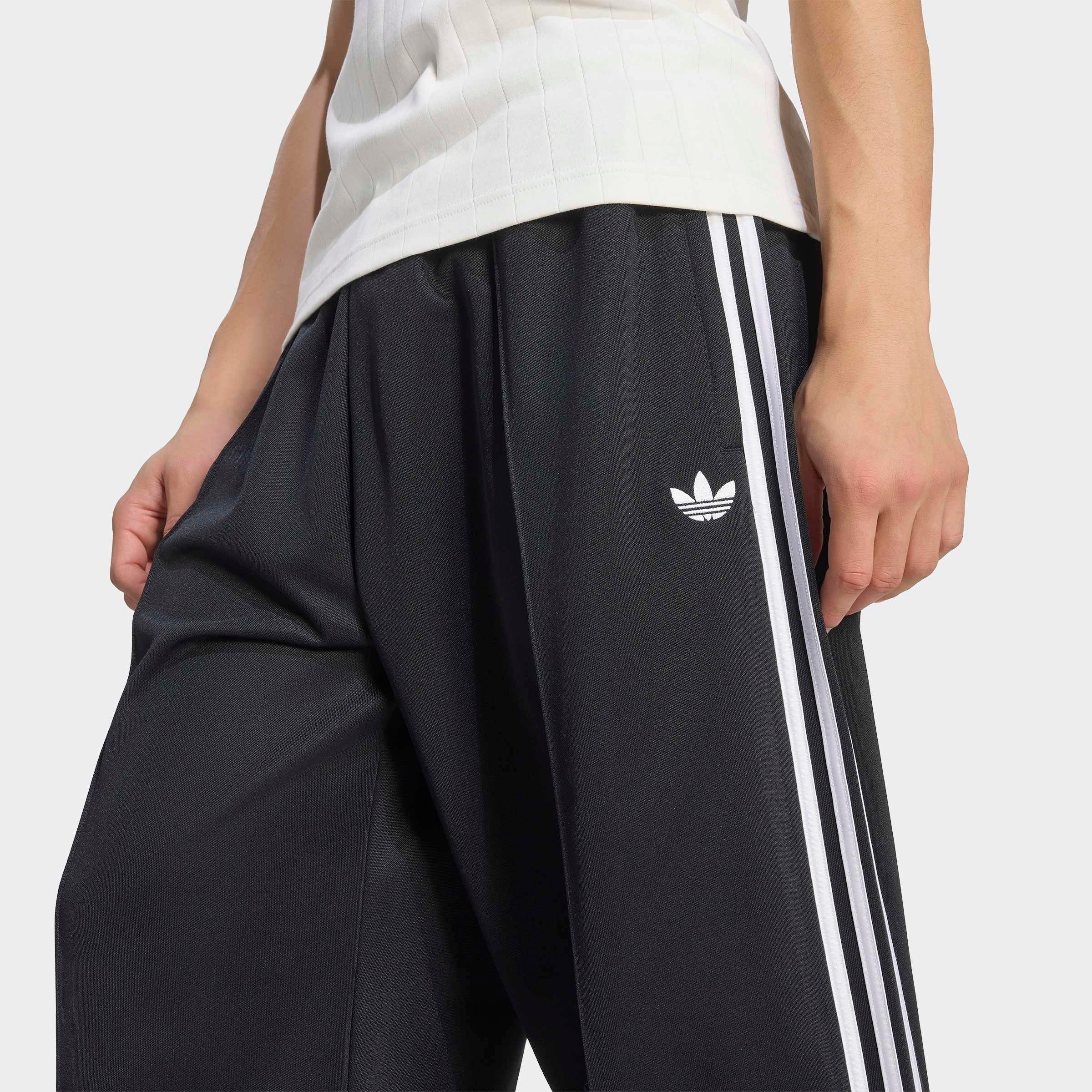 adidas Originals Sporthose »OS TP«  mit normal-weiter Passform, lange Hose, aus Baumwolle und Polyester
