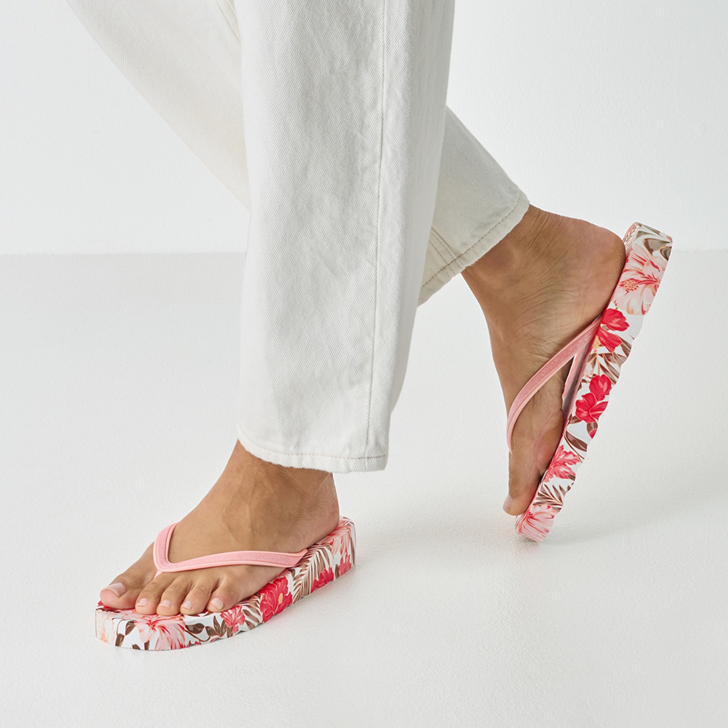 Tamaris Séparateur d'orteils  Dianette, chaussure d'été, pool slide, plate avec imprimé stylé