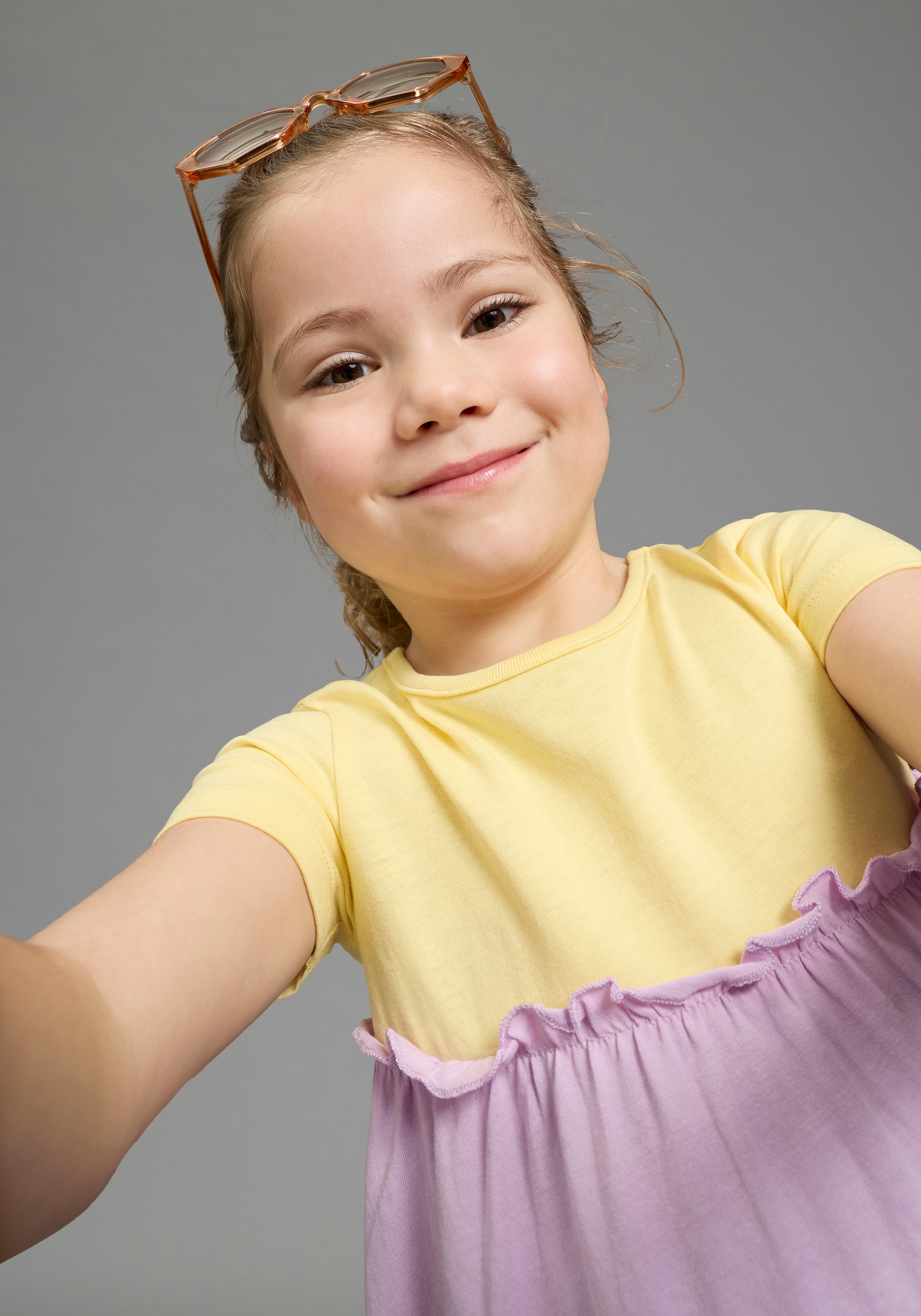 KIDSWORLD Robe en jersey »- Volantkleid für kleine Mädchen« festliche Anlässe,  kniefreie Länge,  verspielter Stil