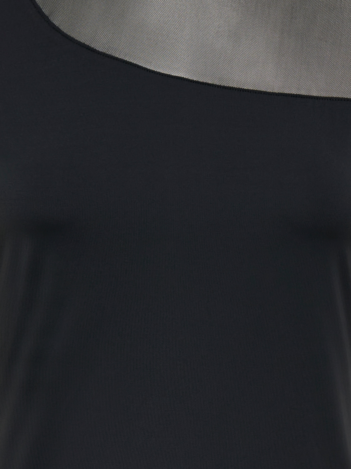 ONLY Shirt à col rond »ONLTABY S/L ASYMMETRIC MESH TOP CS JRS« mélange de matières, coupe ajustée