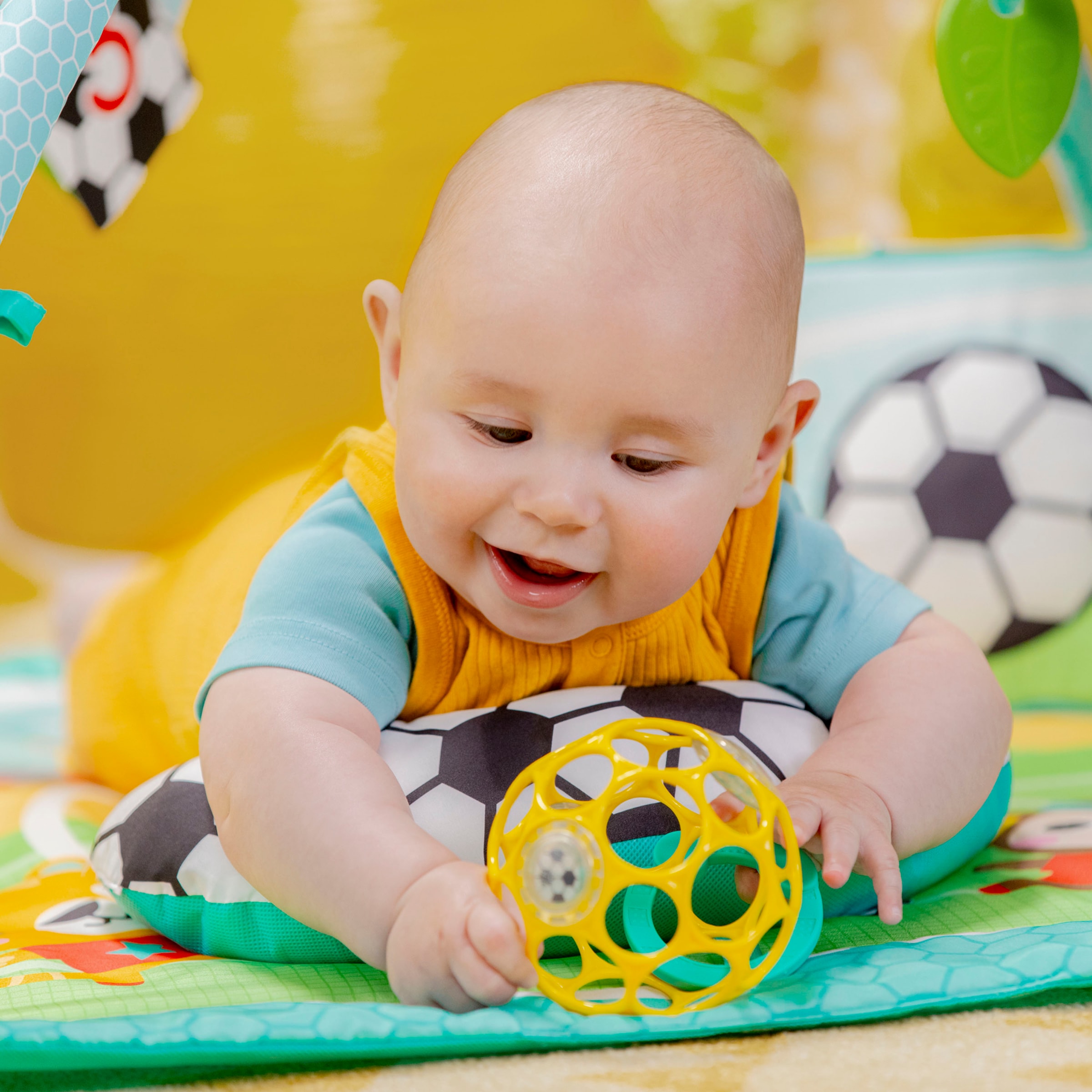 Bright Starts Spielbogen »Grip & Kick Activity Gym« mit Licht- und Soundeffekt