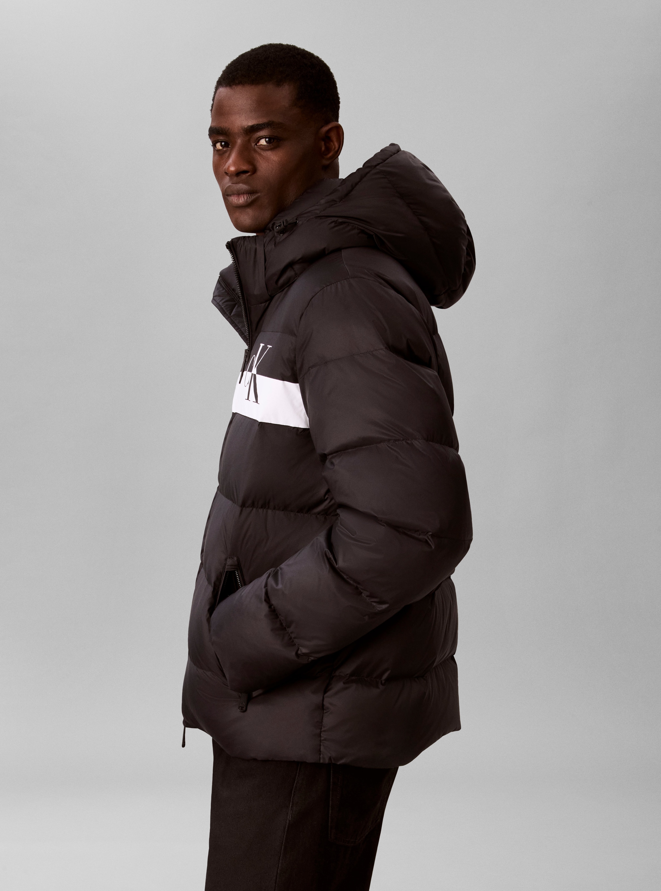 Calvin Klein Jeans Veste matelassée »NYLON COLORBLOCK PUFFER« avec capuche coupe régulière avec capuche amovible
