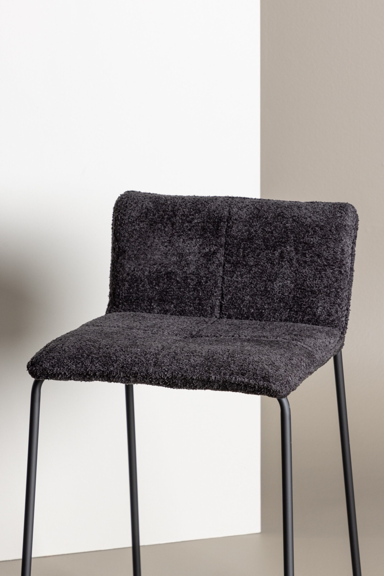 Venture Home Barhocker »Bisbee, 2er-Set Barhocker mit Fussstütze, belastbar bis 120 kg« Set, 2 Stk. tlg. Tresenstuhl, weicher Bezug, Stahlbeine, Fussstütze, modern