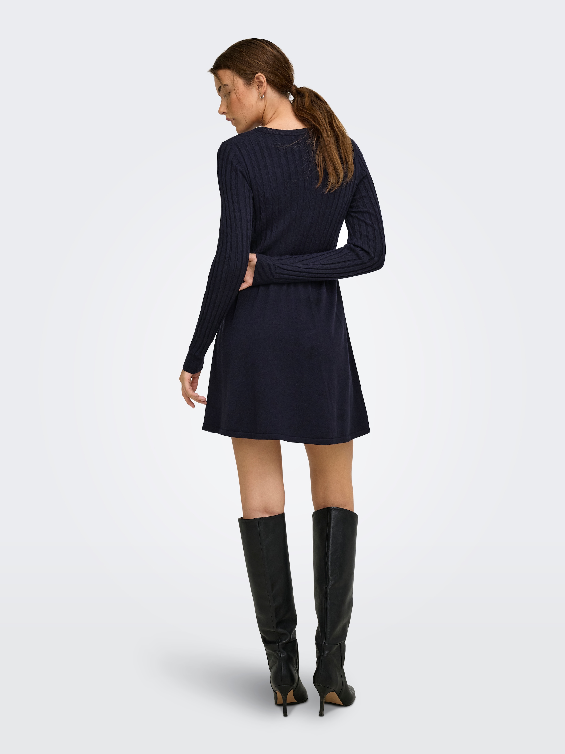 ONLY Robe en tricot »ONLFIA LS CABLE DRESS KNT« mélange viscose, coupe régulière