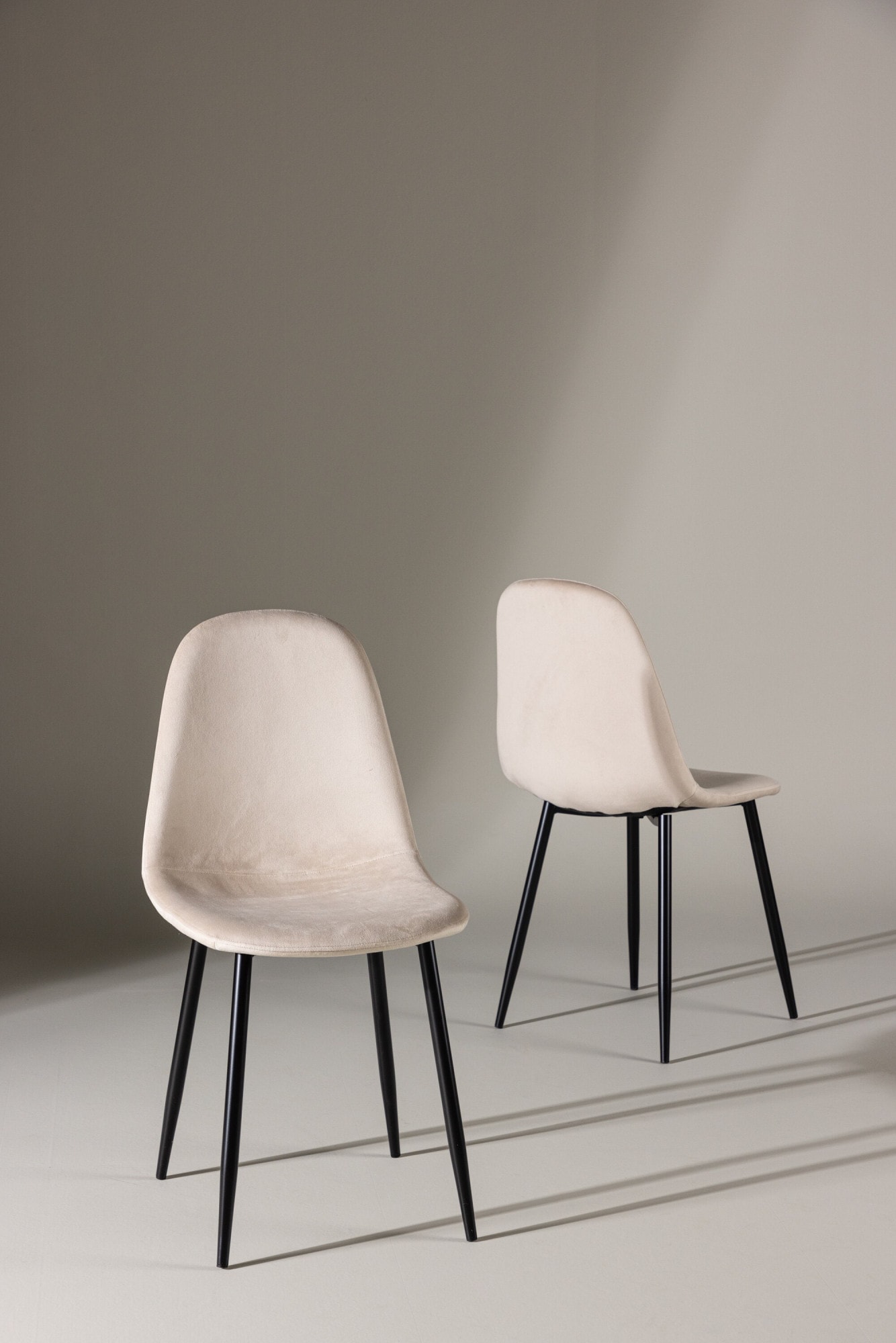 Venture Home Esszimmerstuhl »Polar, 2er-Set Esszimmerstühle in Beige-Samt, 150 kg belastbar« () 2 Stk.Polsterstuhl, Samt-Bezug, Metallbeine, abgerundet, modern