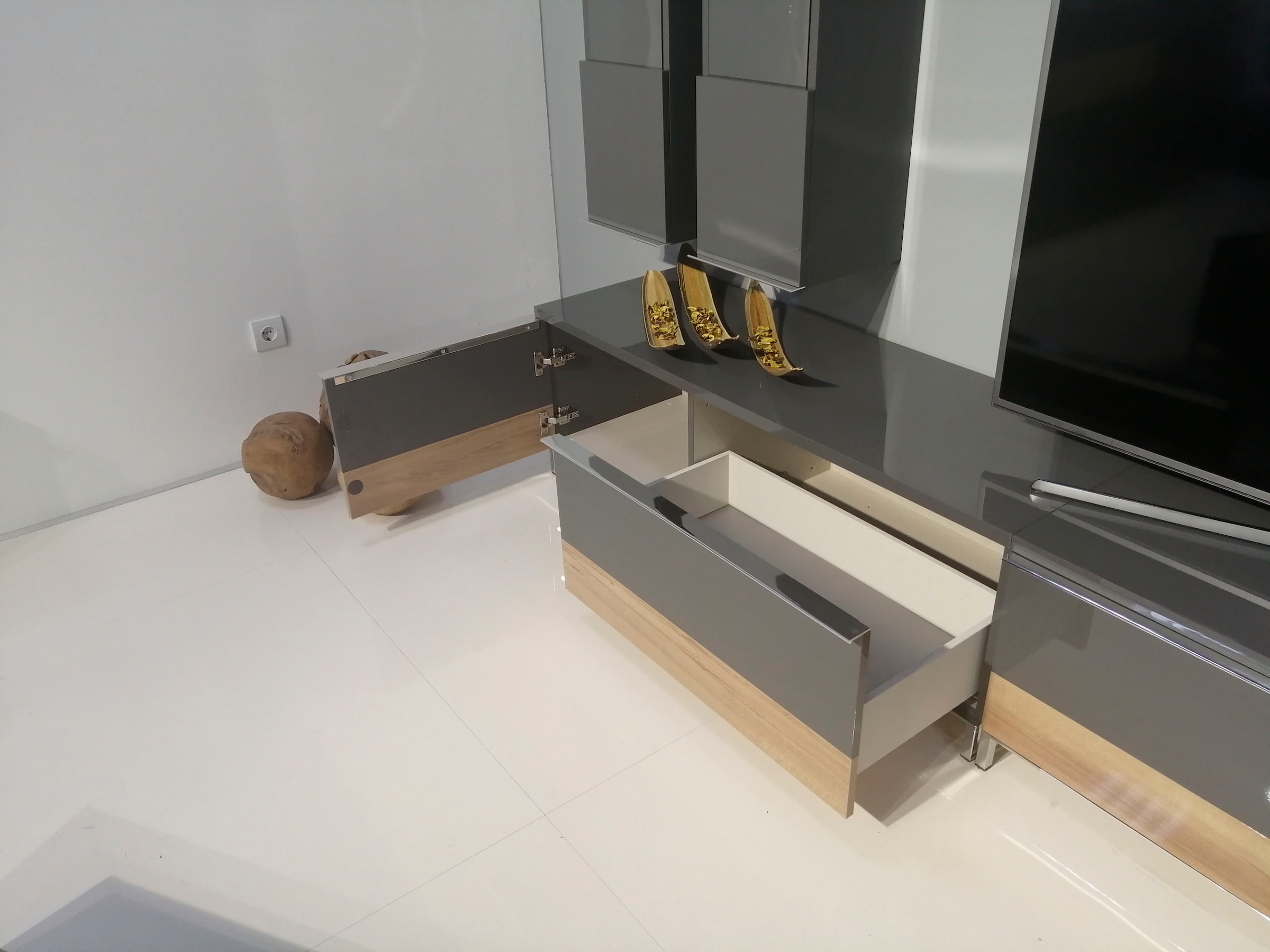 PLACES OF STYLE Table basse »Onyx« Kommode mit Soft-Close-Funktion, in zwei Breiten, Fernsehtisch