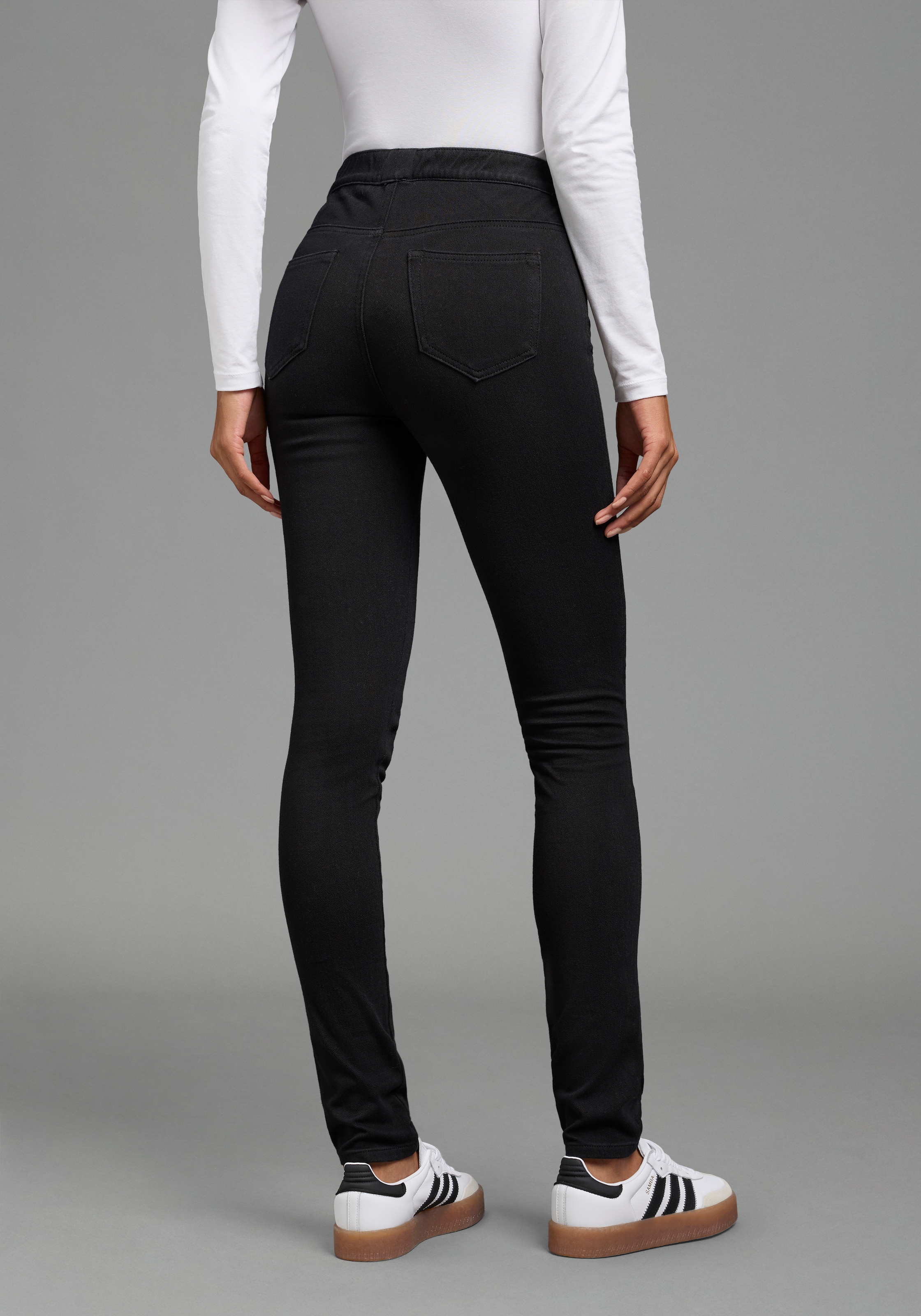 Arizona Jeggings en jeans »im 4 Way Stretch, Quer- und Längselastisch, Skinny« coupe skinny, coupe très ajustée, taille normale, aspect uni